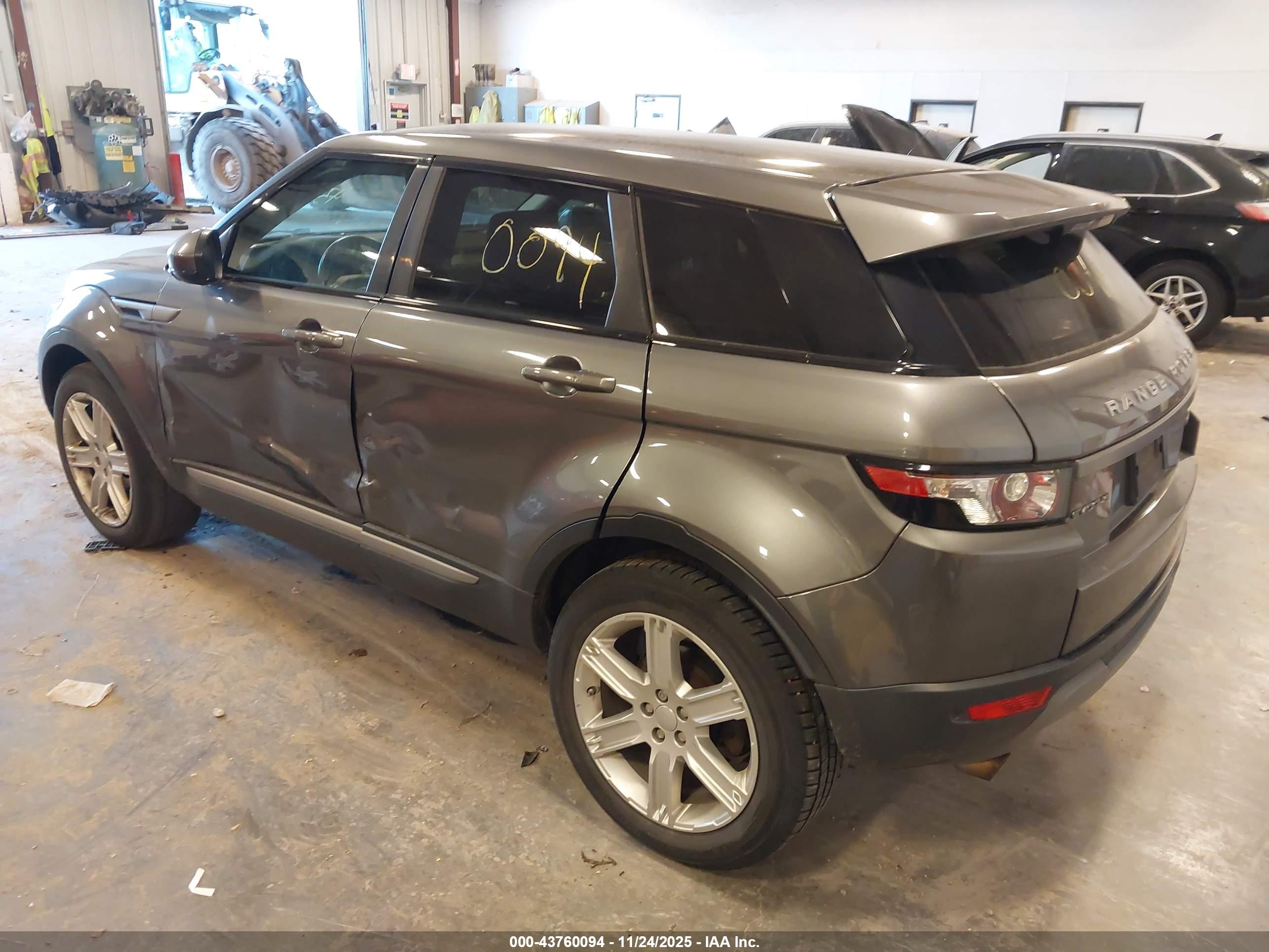 LAND ROVER image 3
