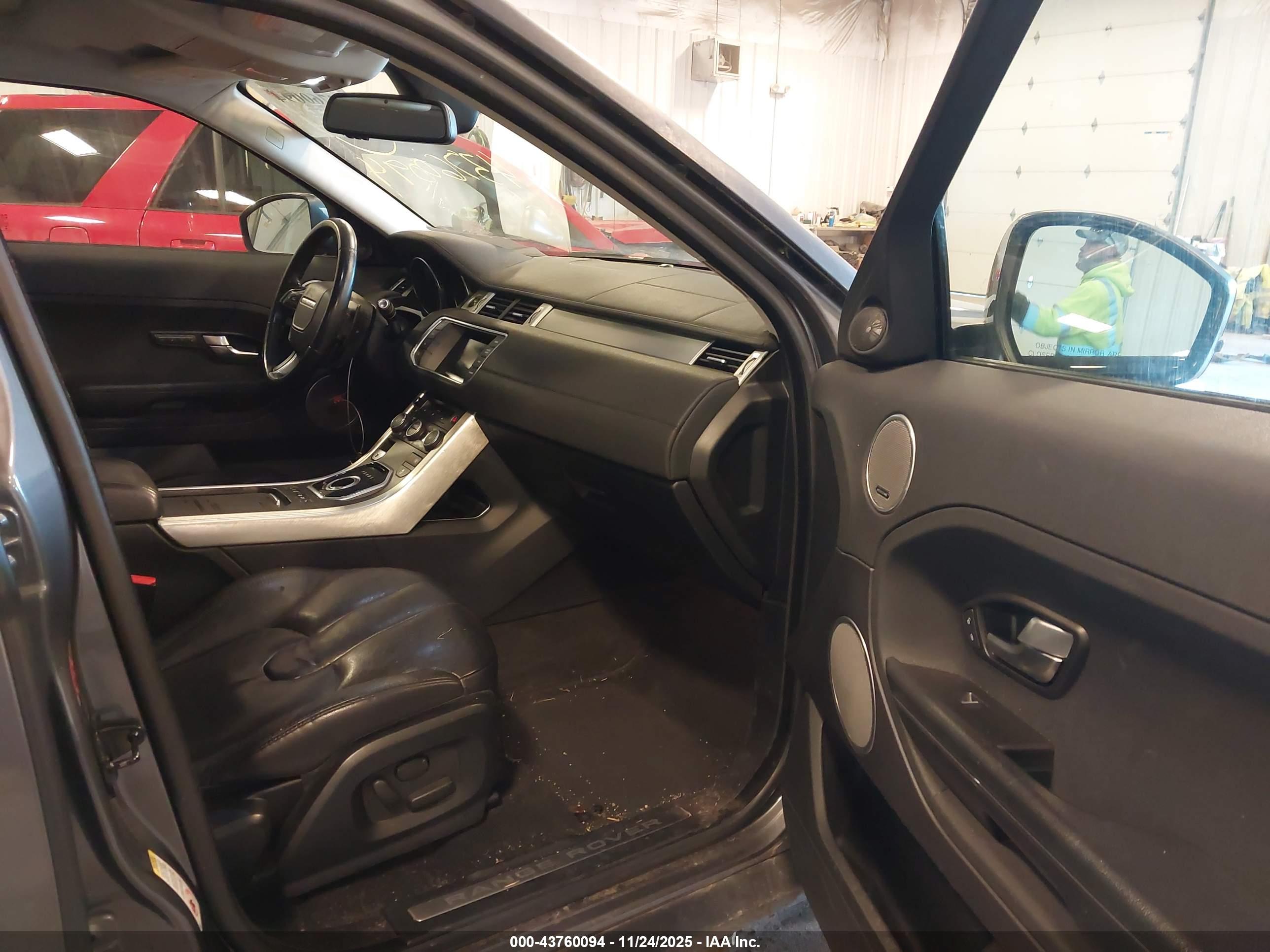LAND ROVER image 5