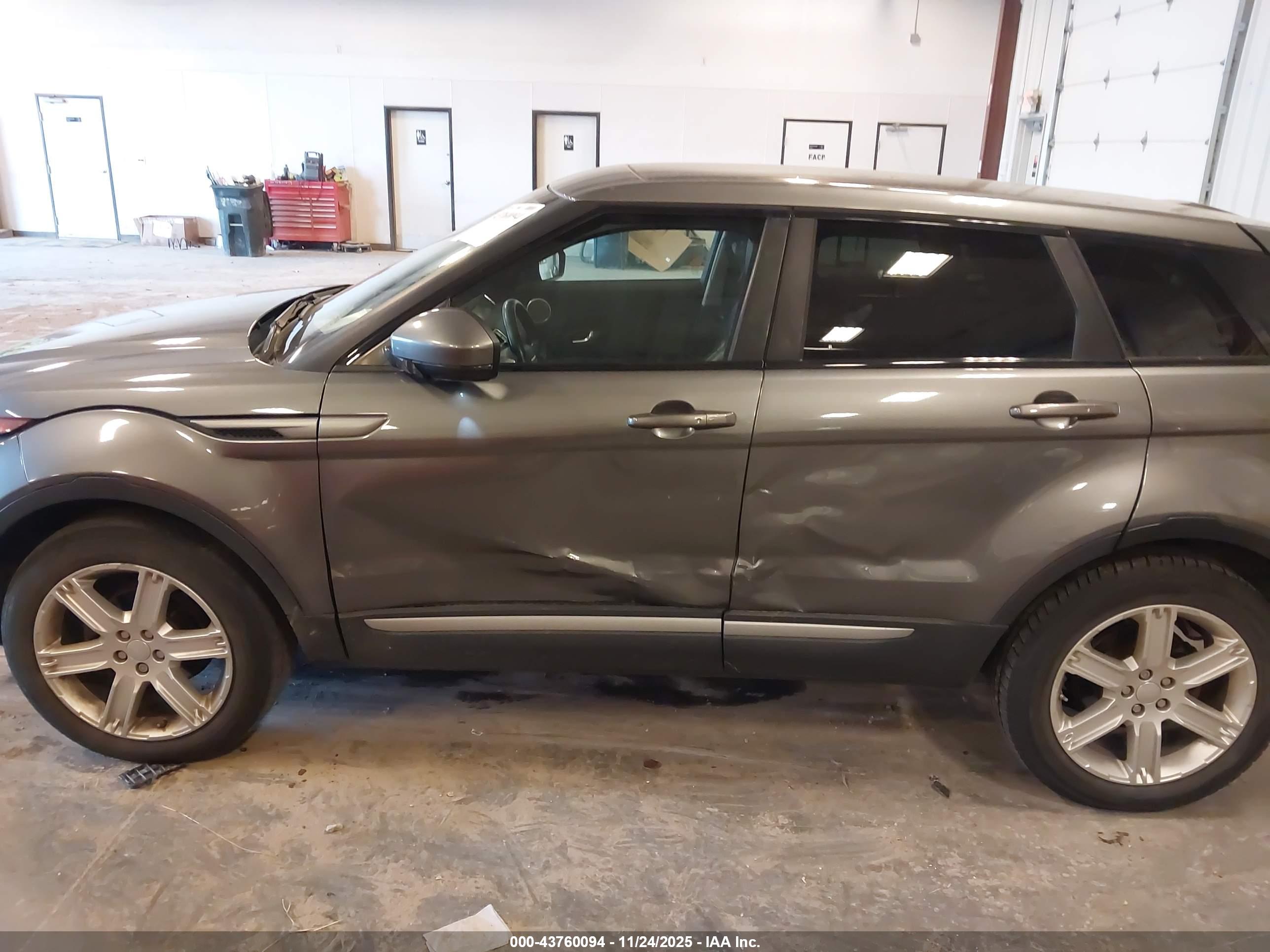 LAND ROVER image 6