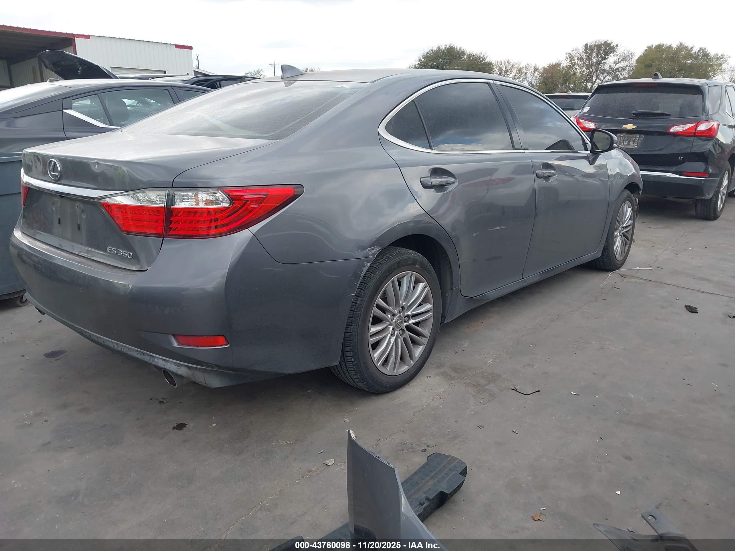 LEXUS ES image 4