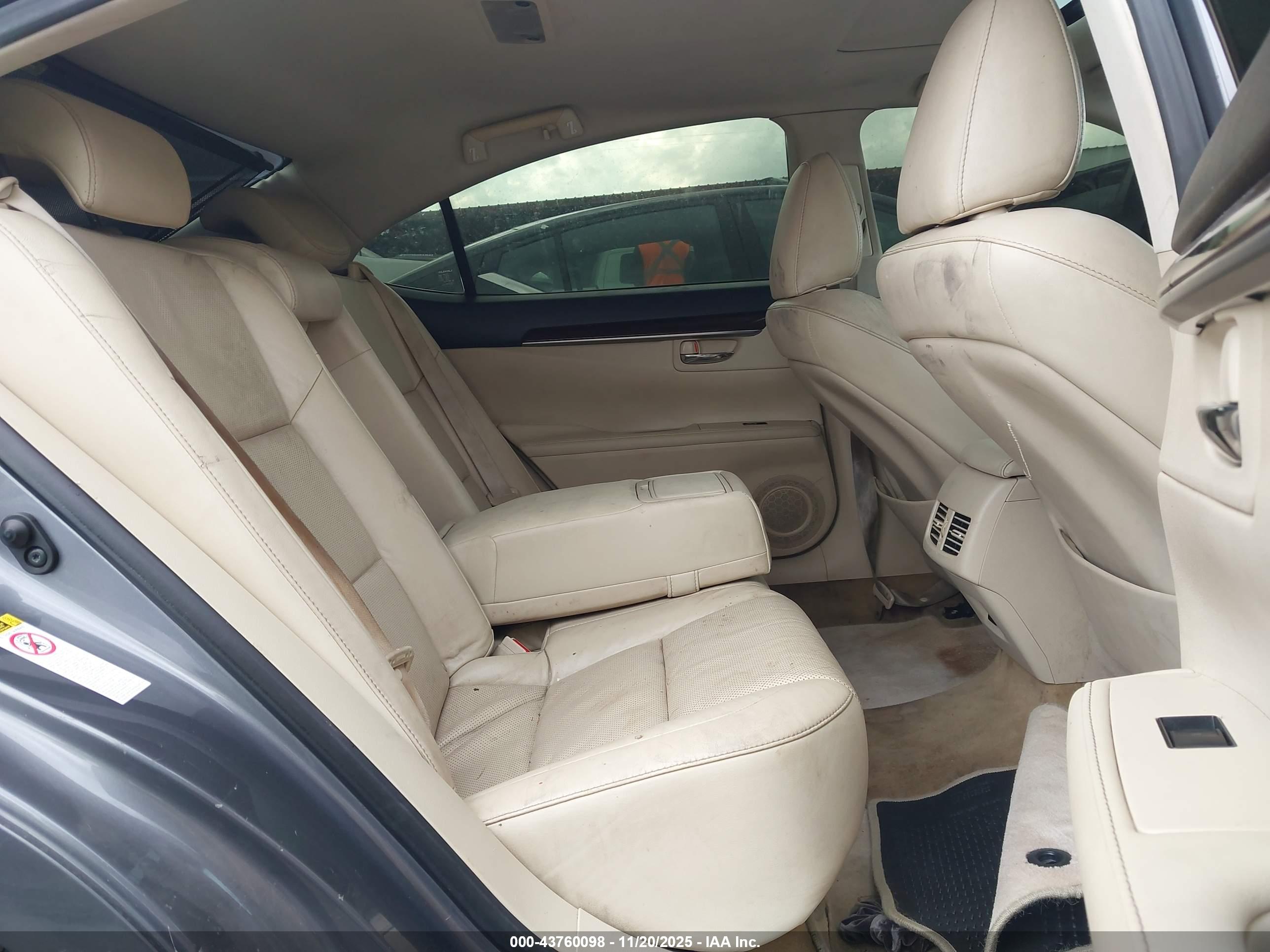 LEXUS ES image 8