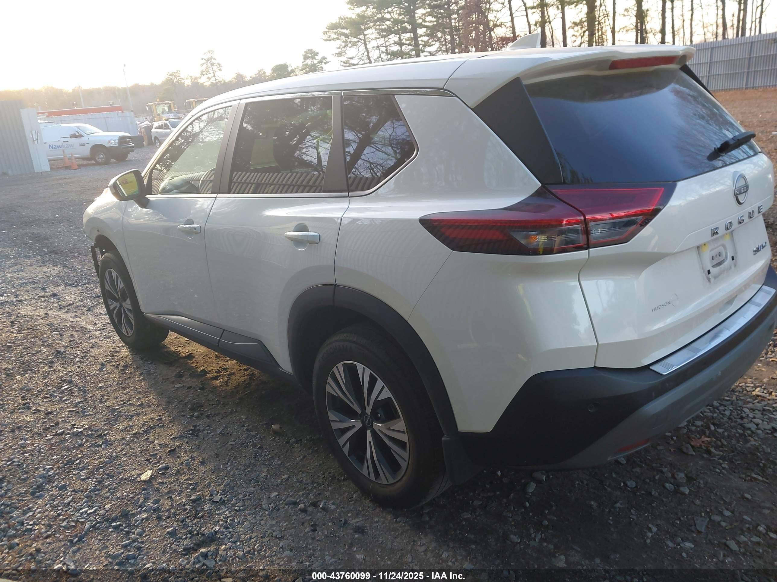 NISSAN ROGUE image 3