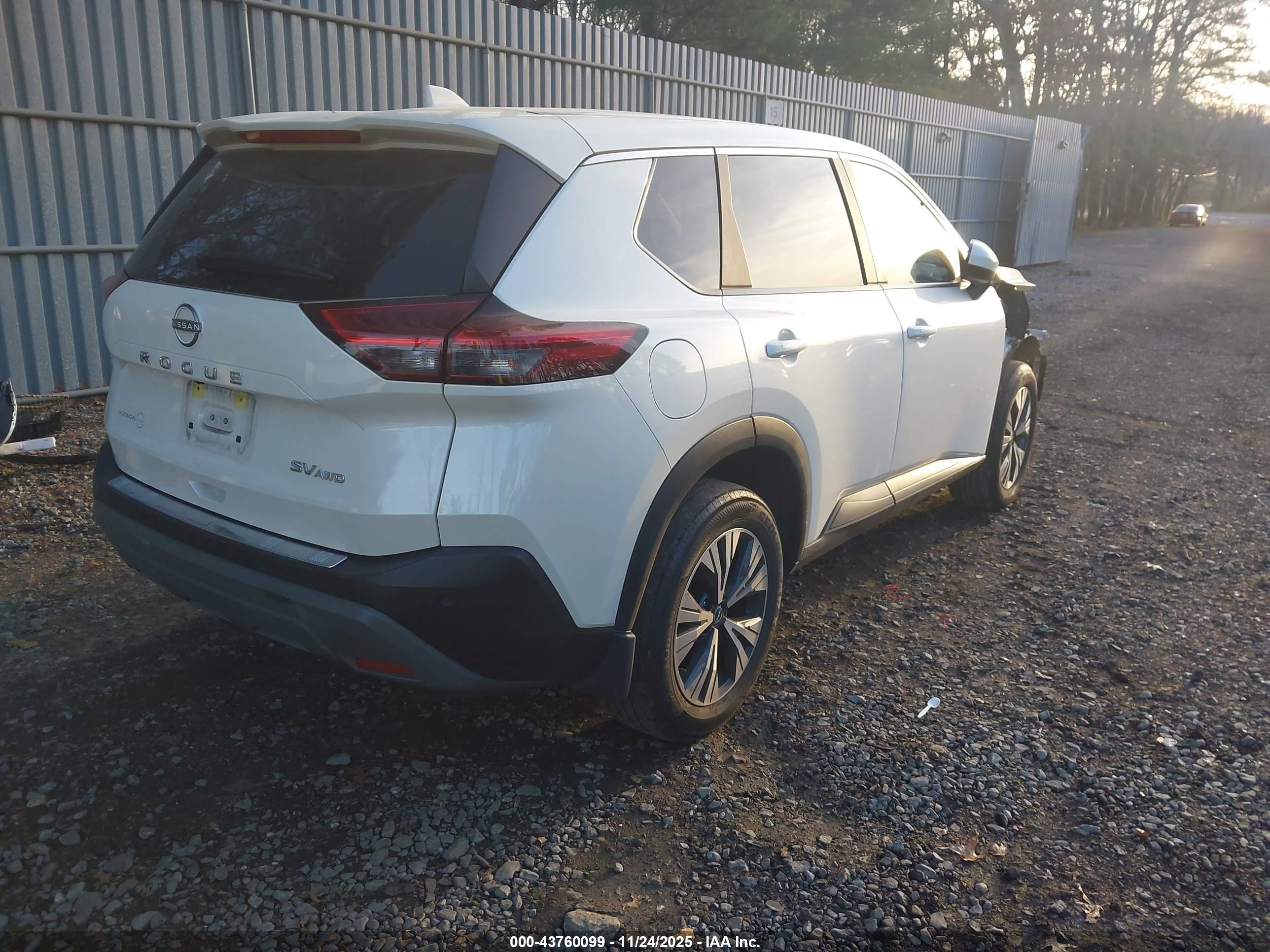 NISSAN ROGUE image 4