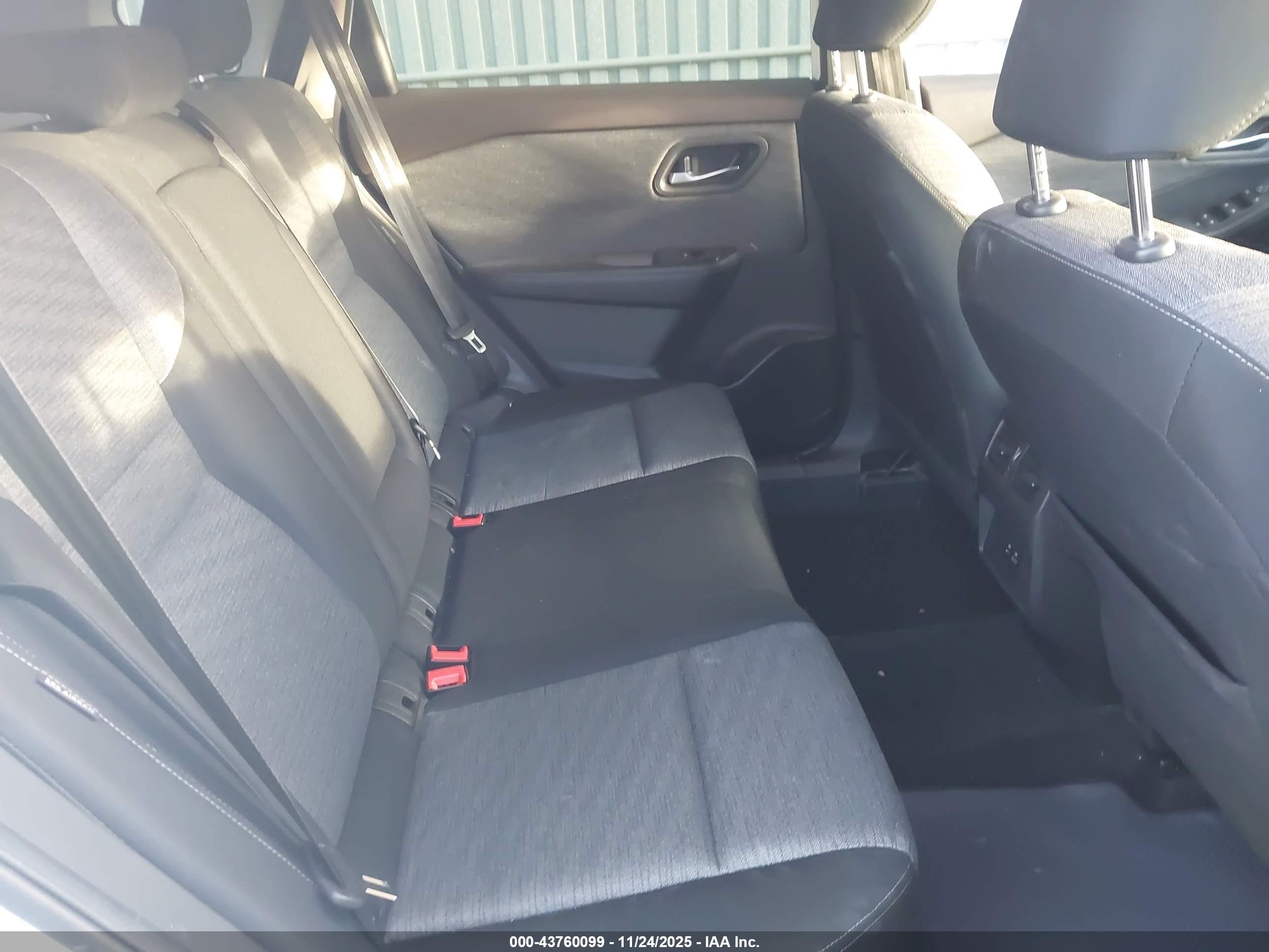 NISSAN ROGUE image 8