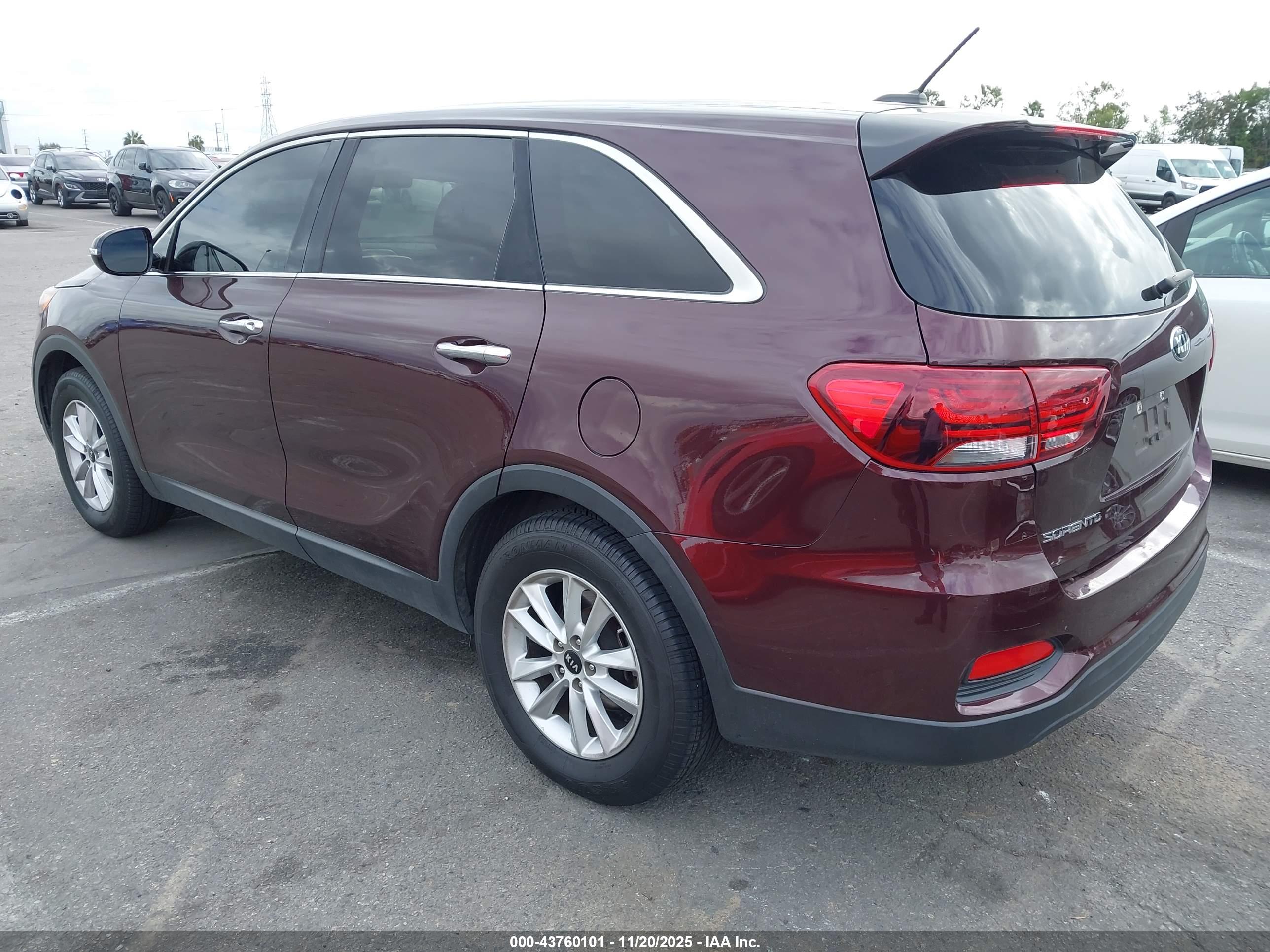 KIA SORENTO image 3