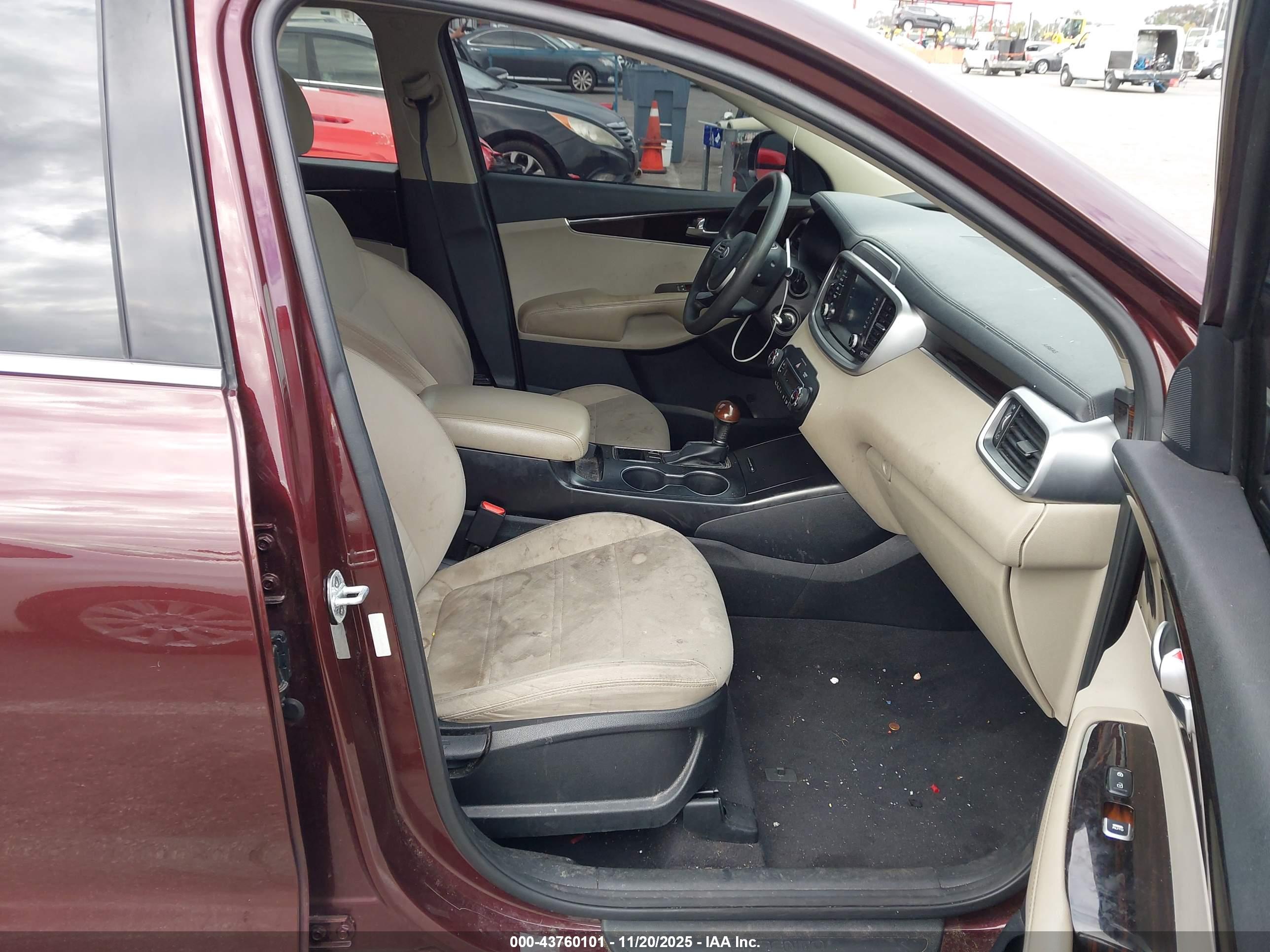 KIA SORENTO image 5