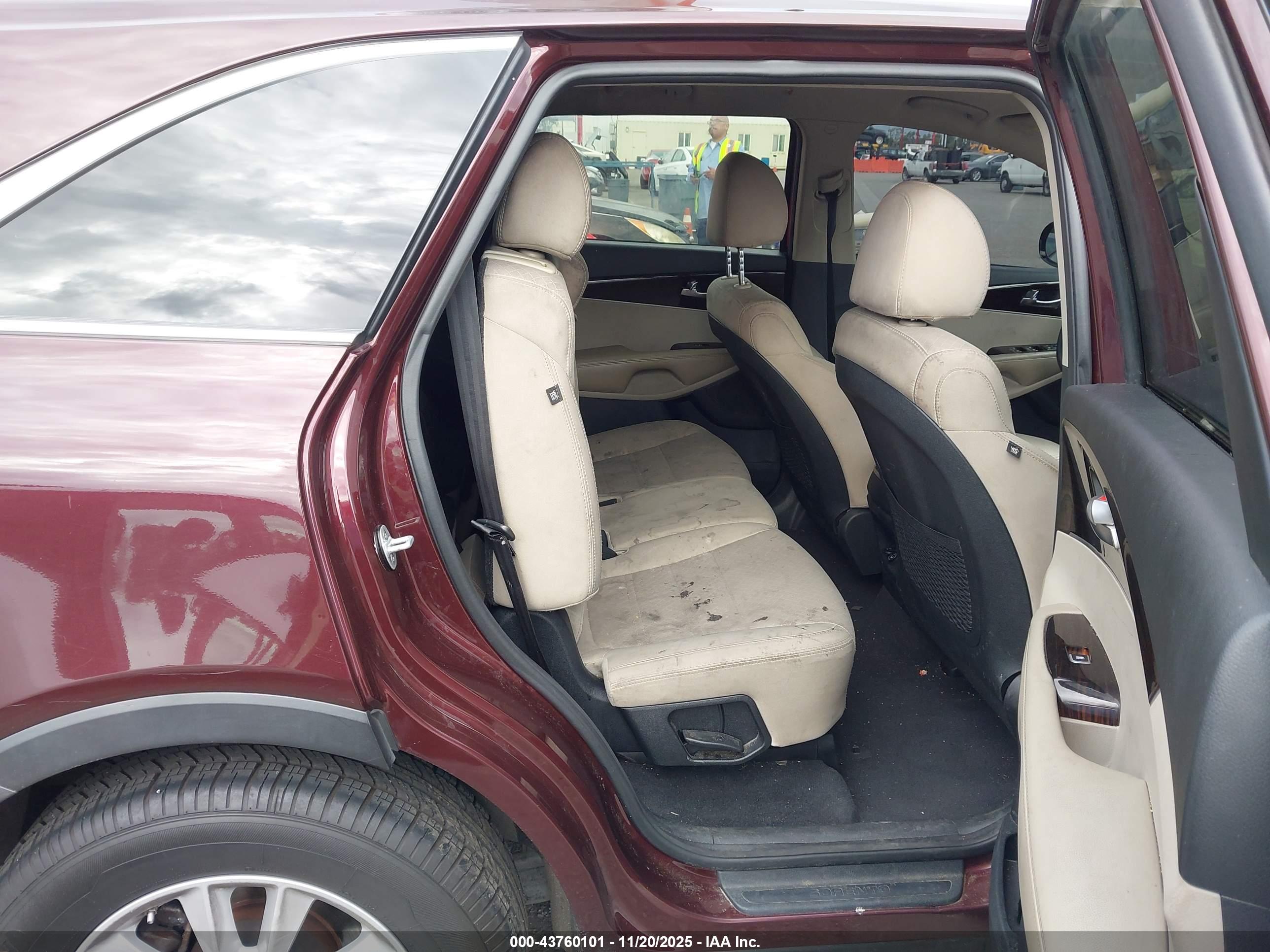 KIA SORENTO image 8
