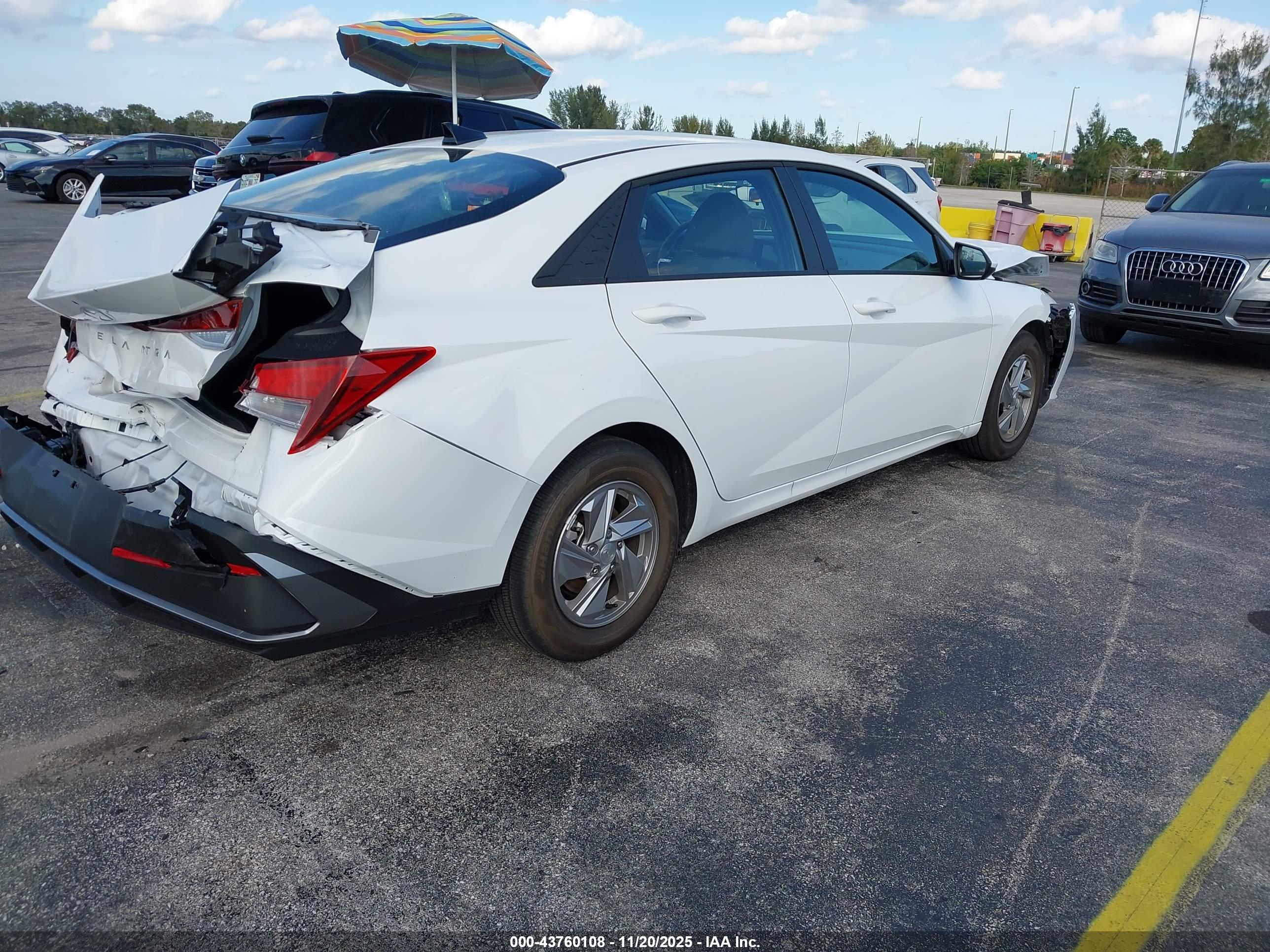 HYUNDAI ELANTRA image 4