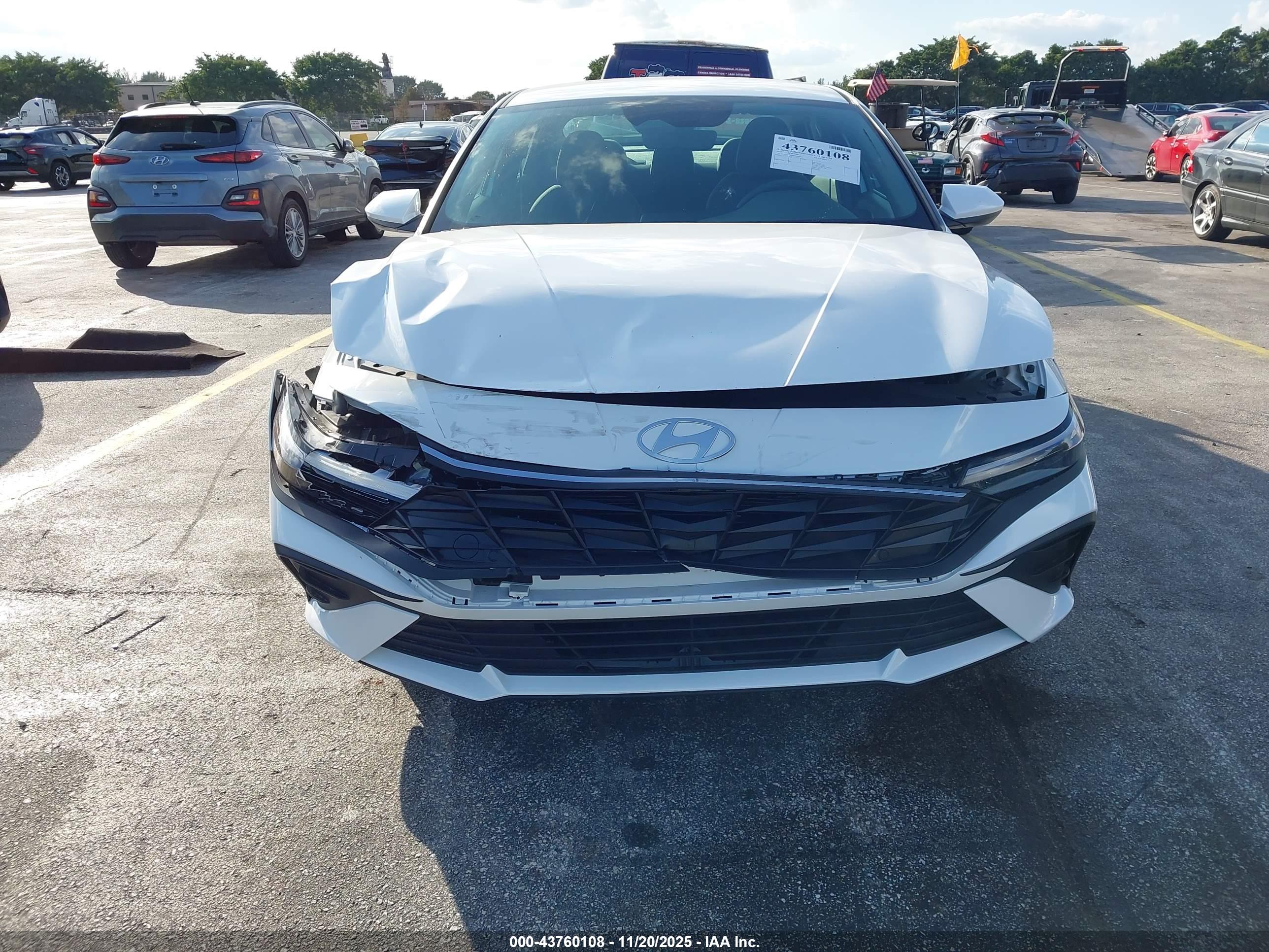 HYUNDAI ELANTRA image 6