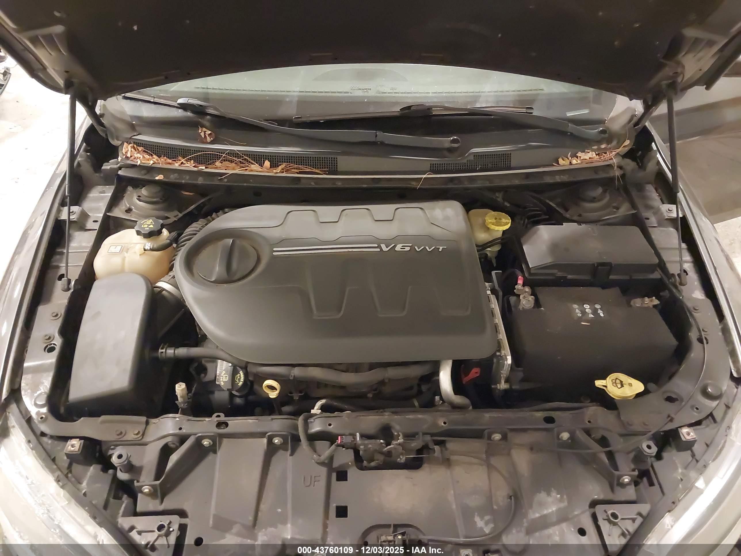 CHRYSLER 200 image 10