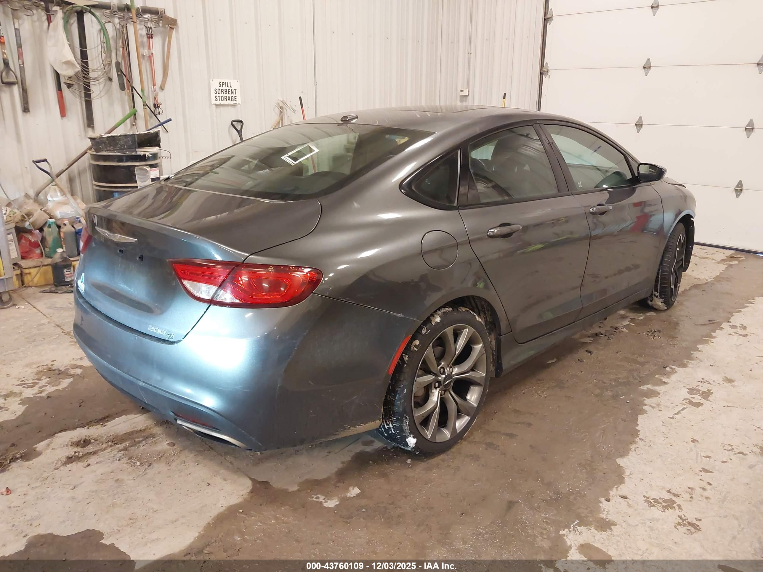 CHRYSLER 200 image 4