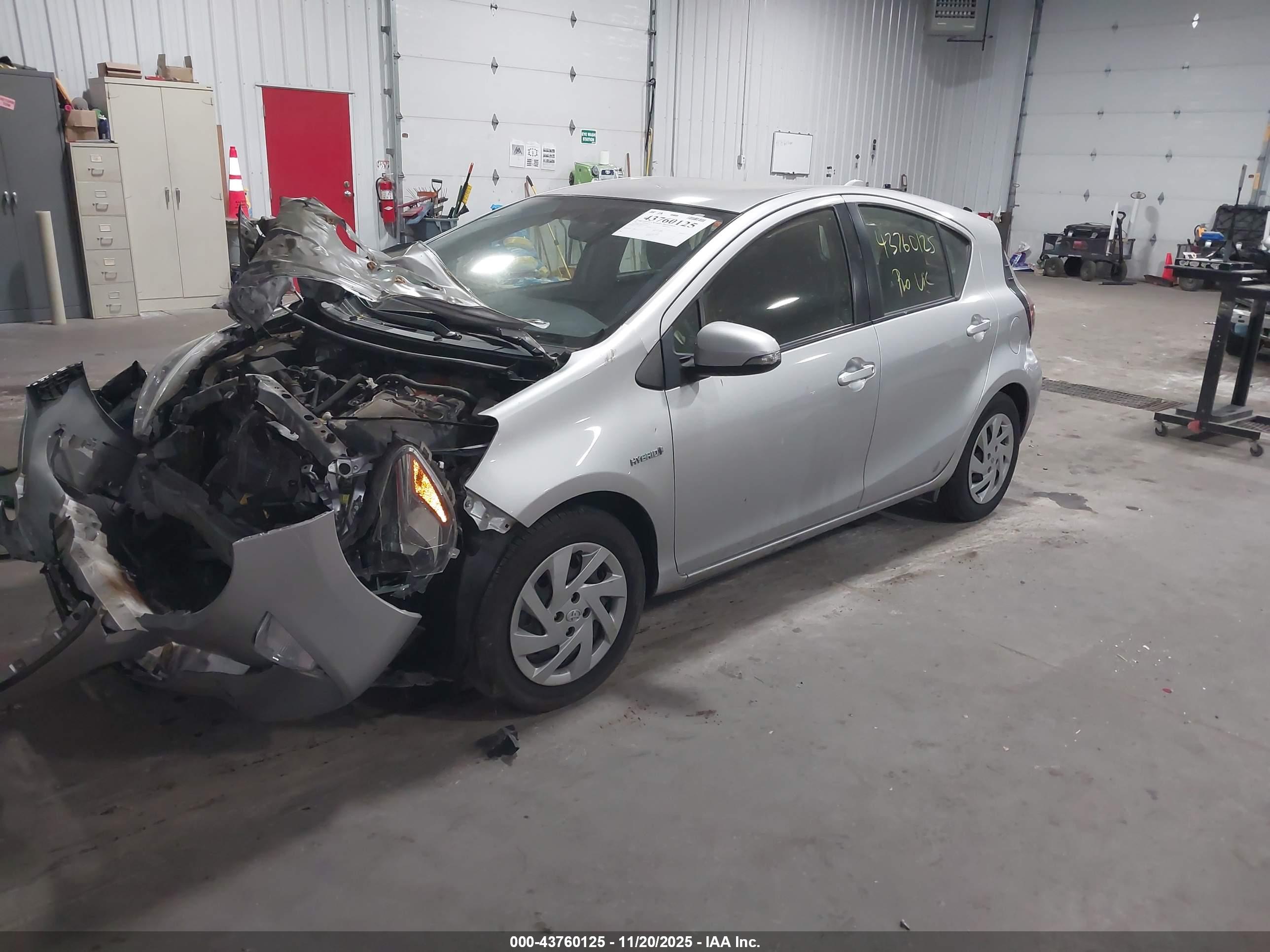 TOYOTA PRIUS image 2