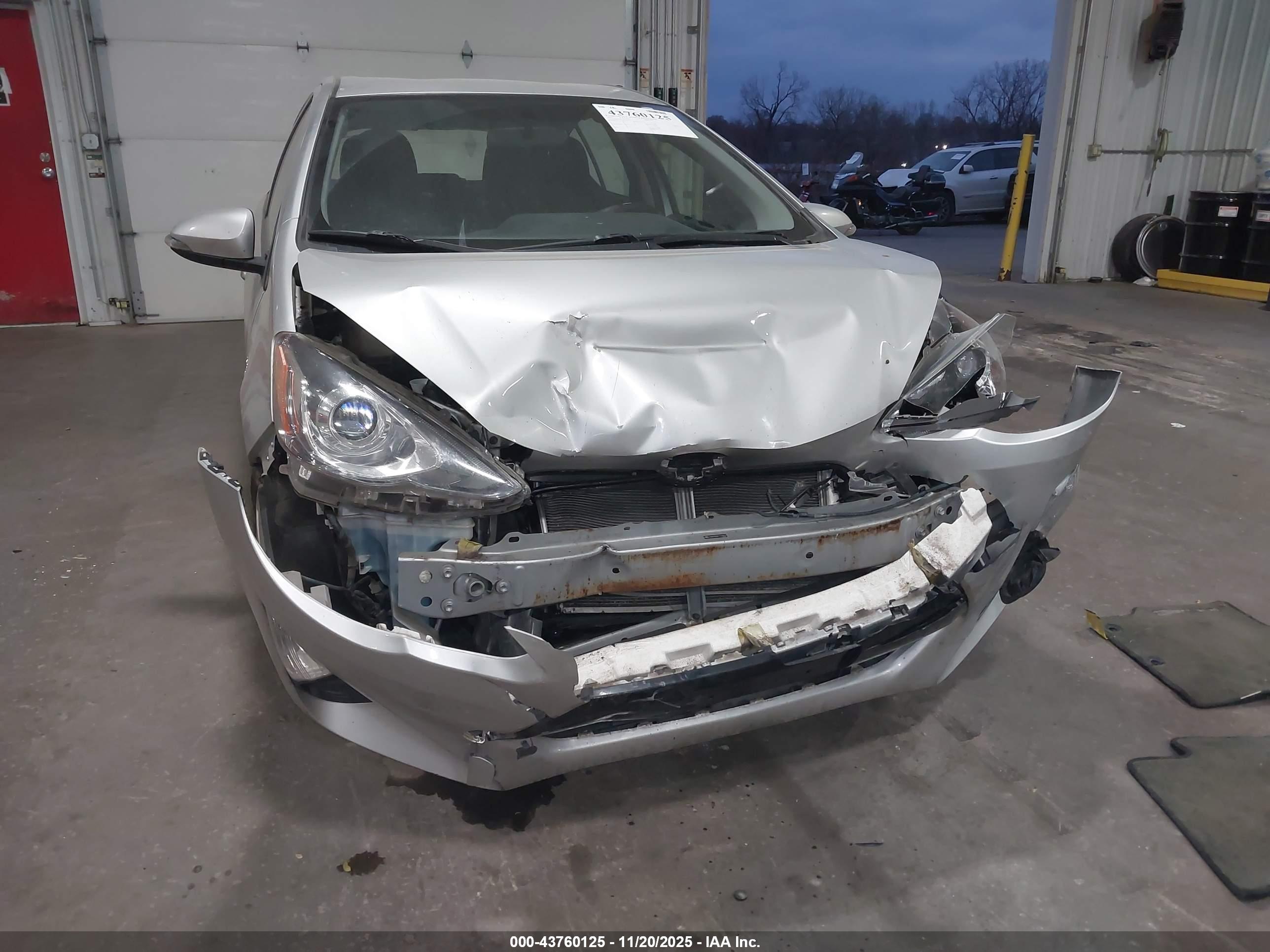 TOYOTA PRIUS image 6