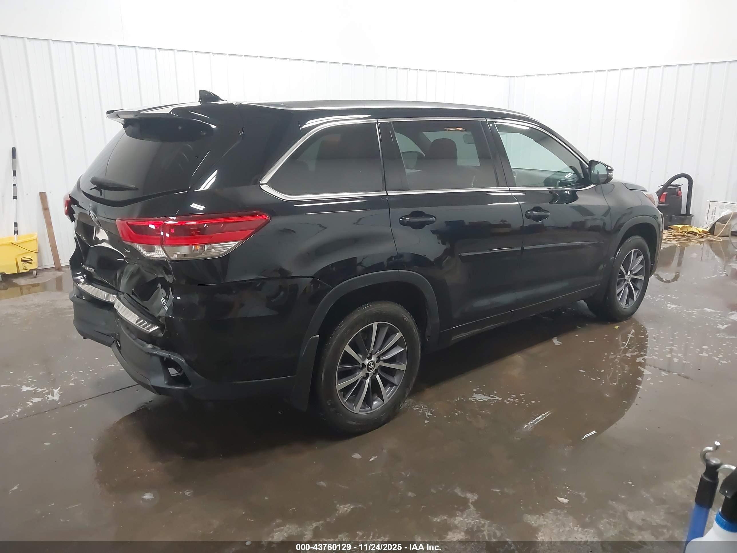 TOYOTA HIGHLANDER image 4
