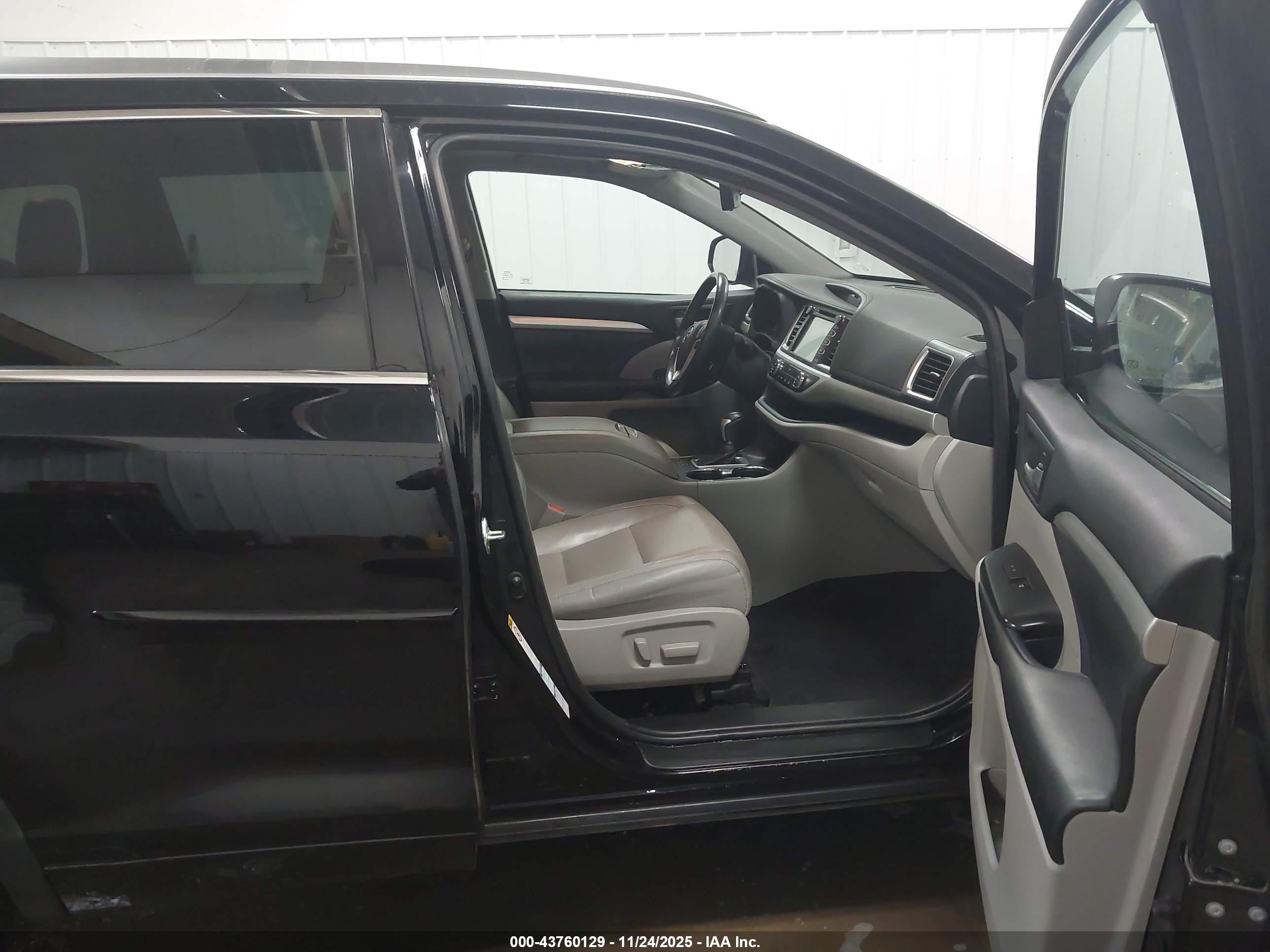 TOYOTA HIGHLANDER image 5