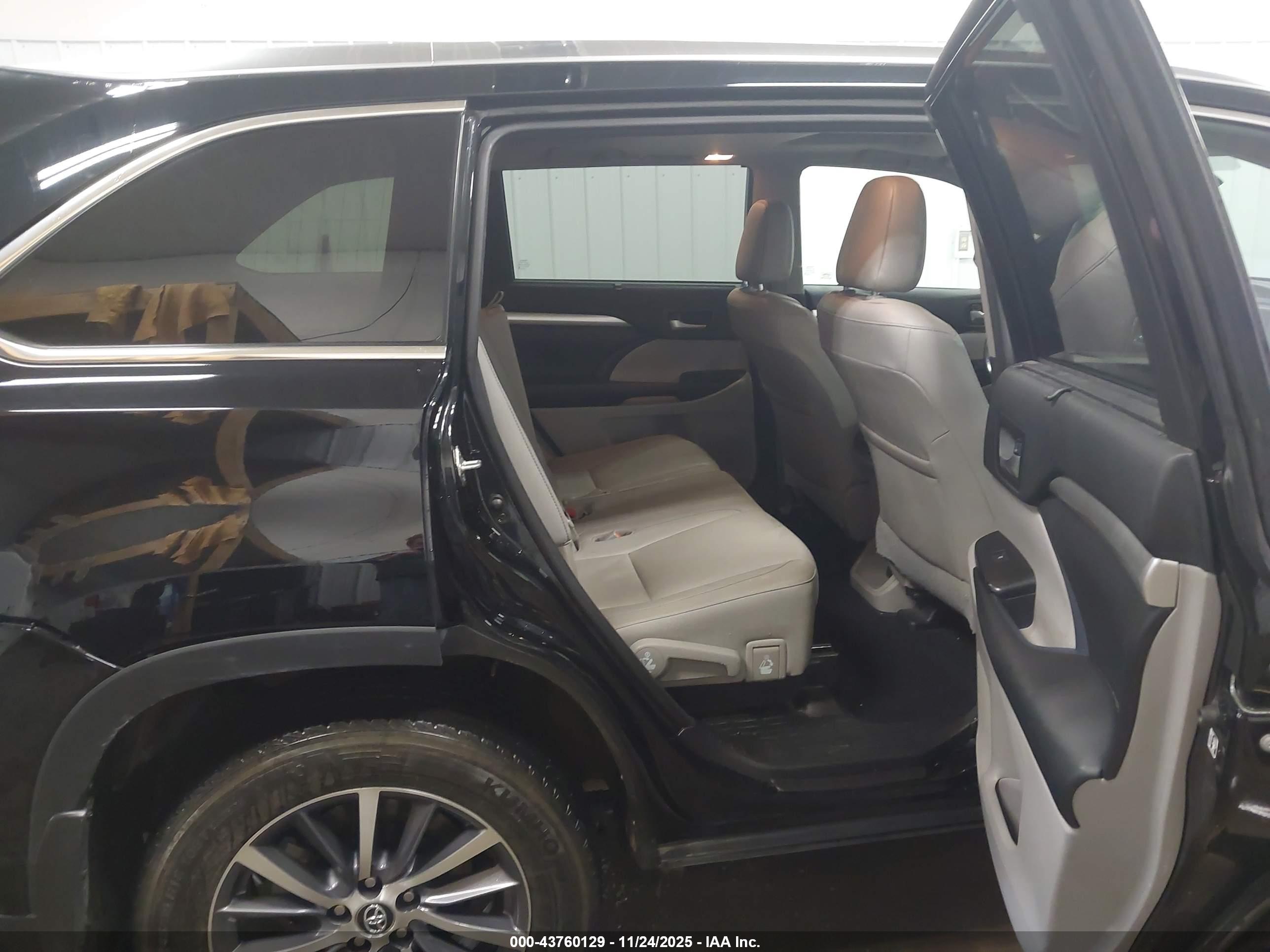 TOYOTA HIGHLANDER image 8