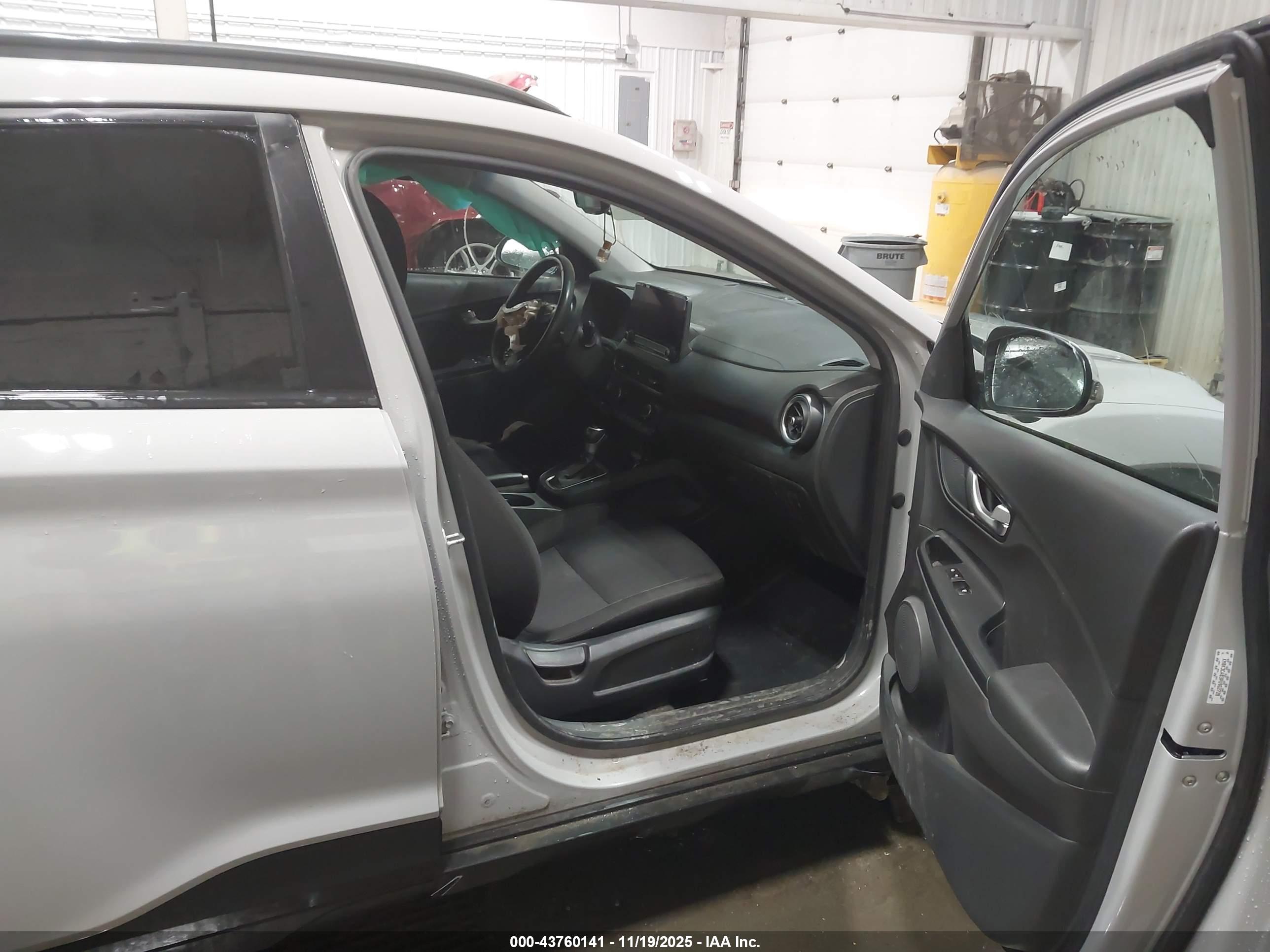 HYUNDAI KONA image 5