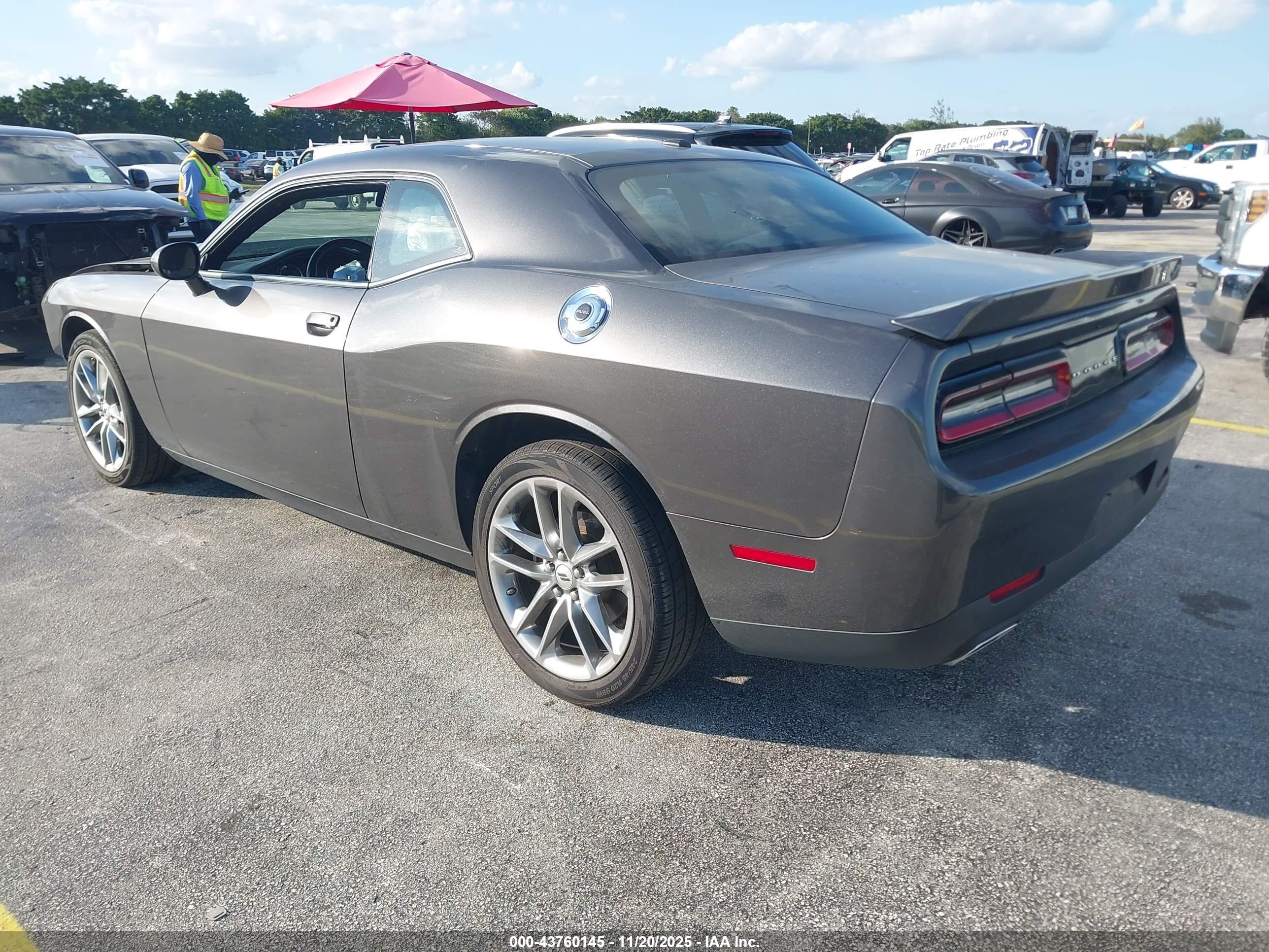 DODGE CHALLENGER image 3