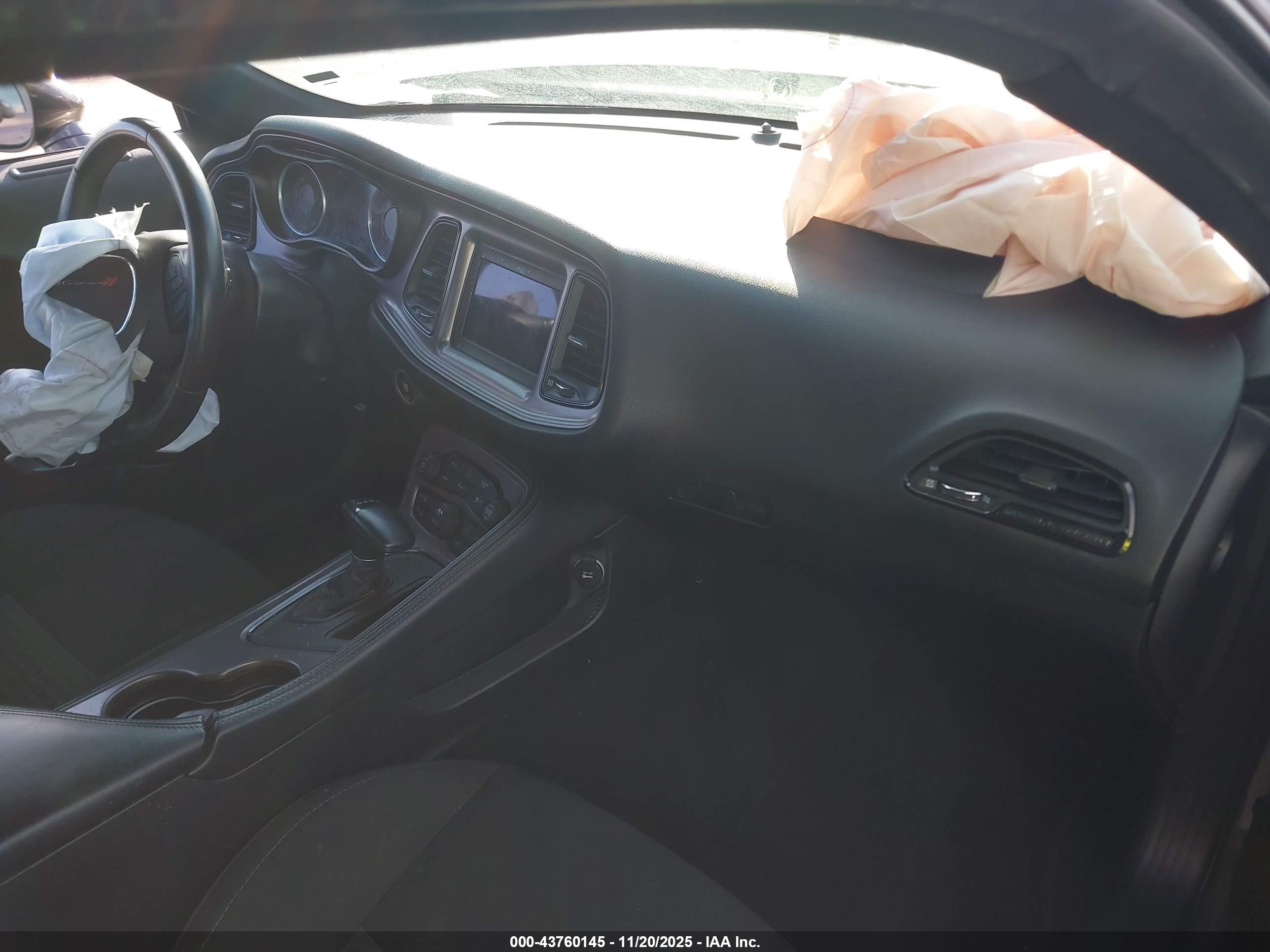 DODGE CHALLENGER image 5