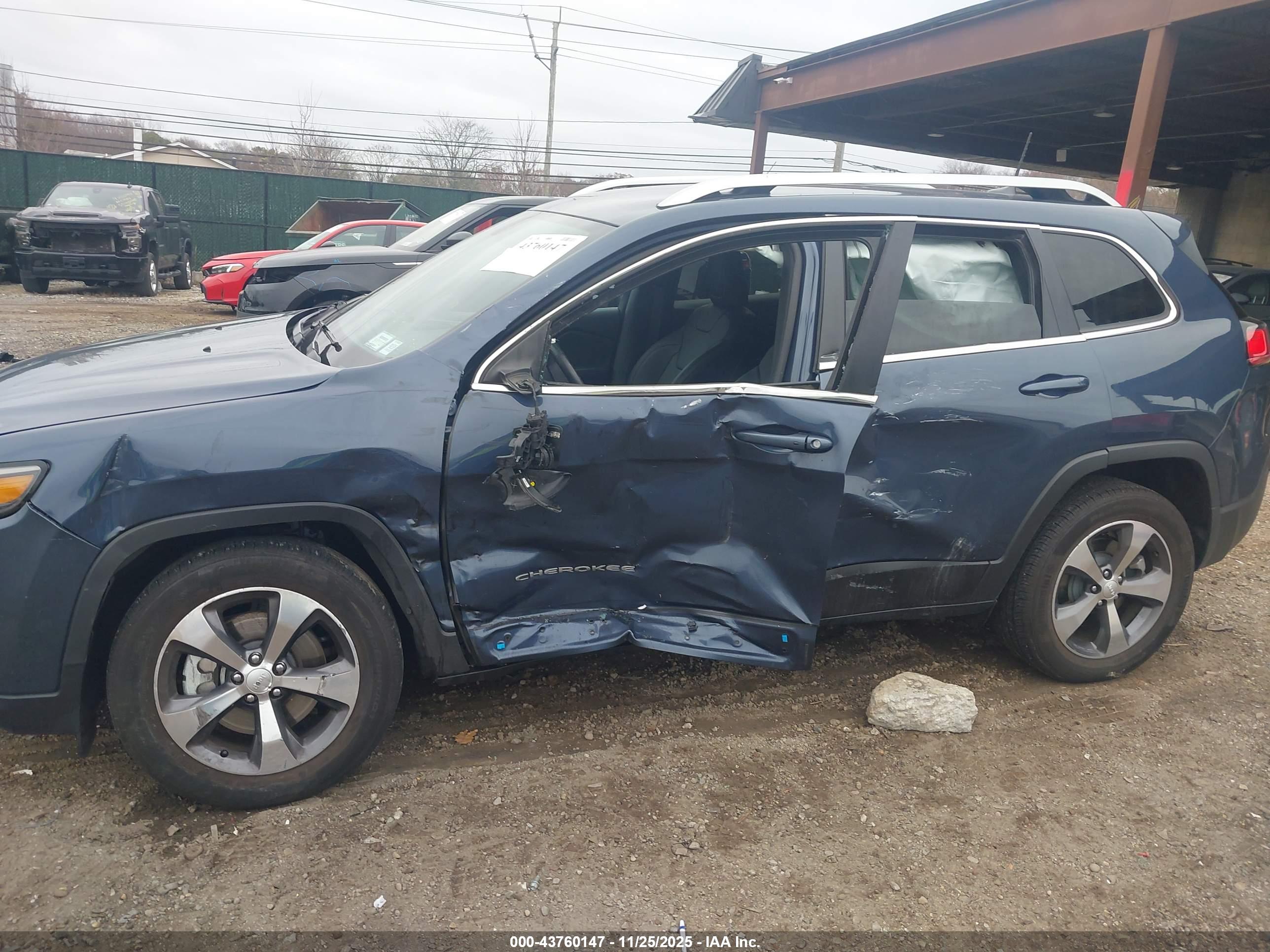 JEEP CHEROKEE image 6