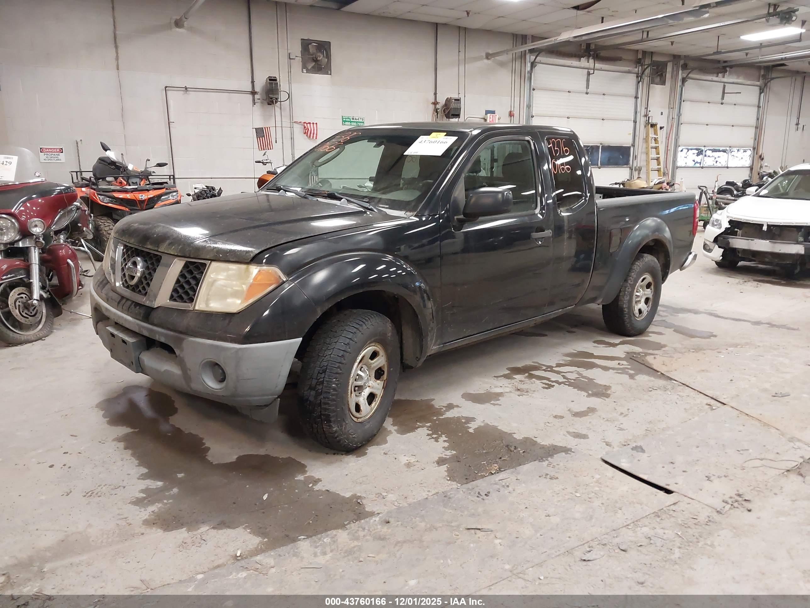 NISSAN FRONTIER image 2