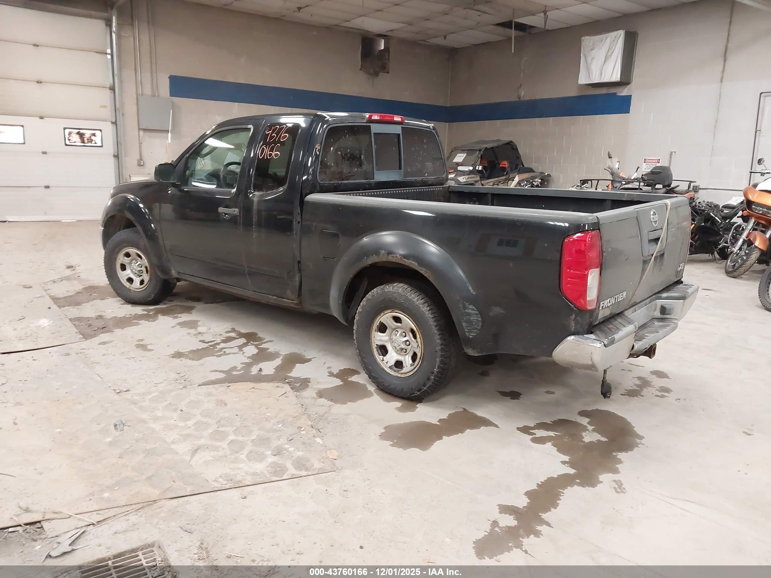 NISSAN FRONTIER image 3