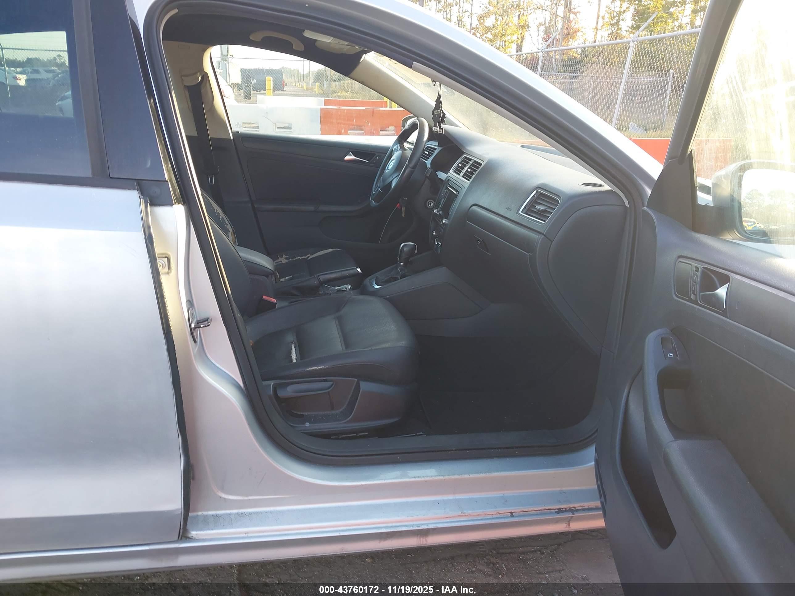 VOLKSWAGEN JETTA image 5