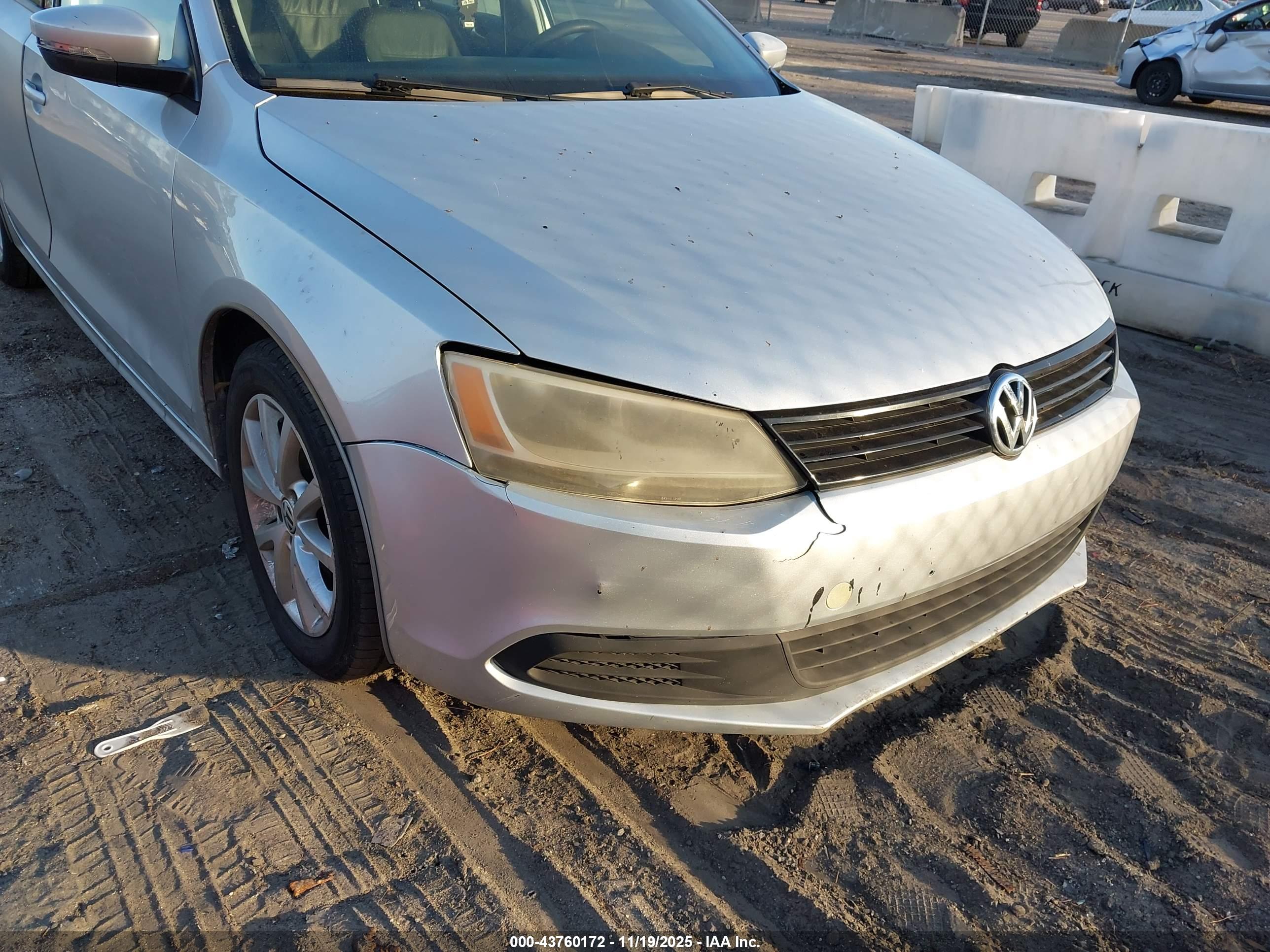 VOLKSWAGEN JETTA image 6