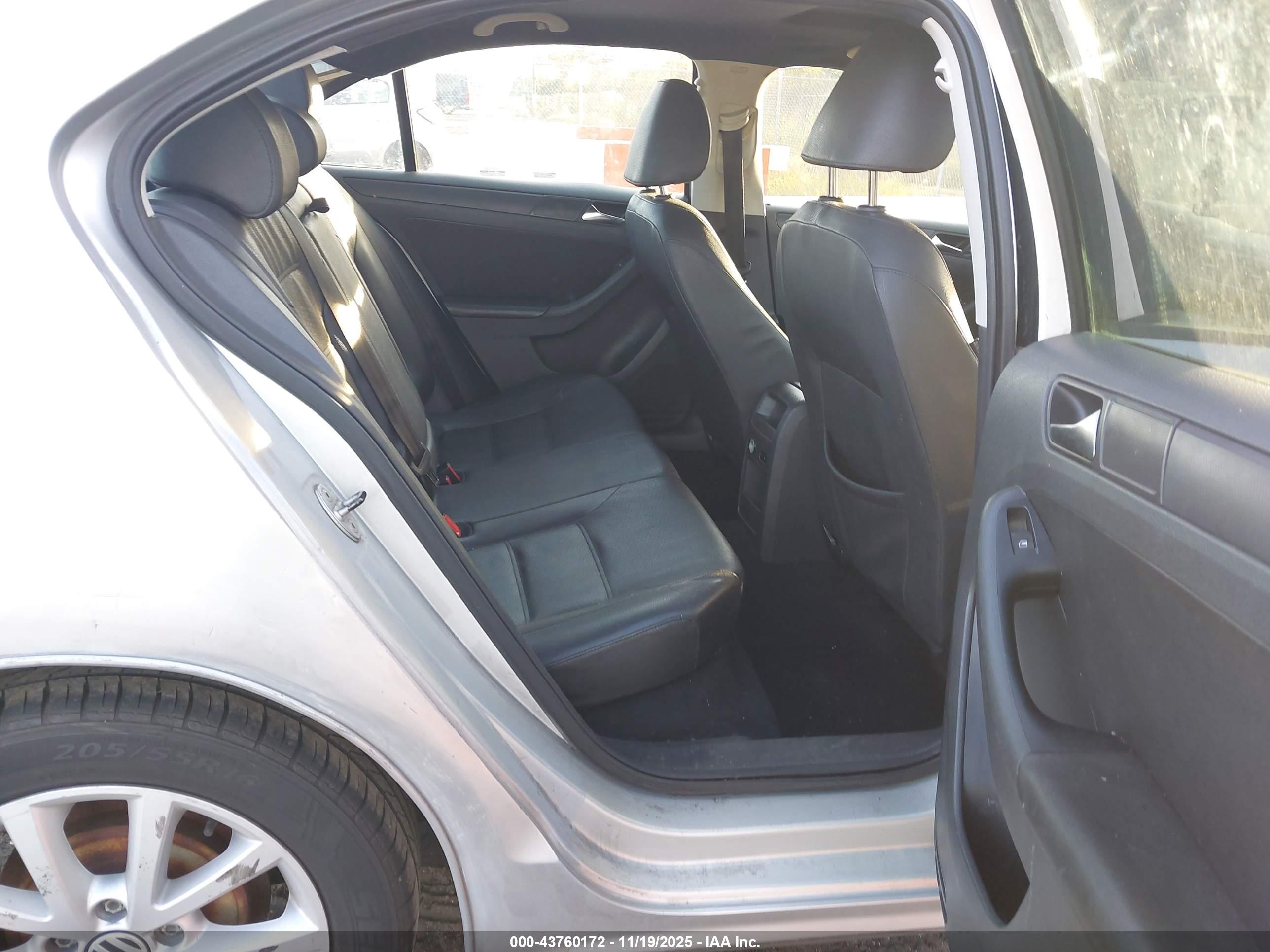 VOLKSWAGEN JETTA image 8