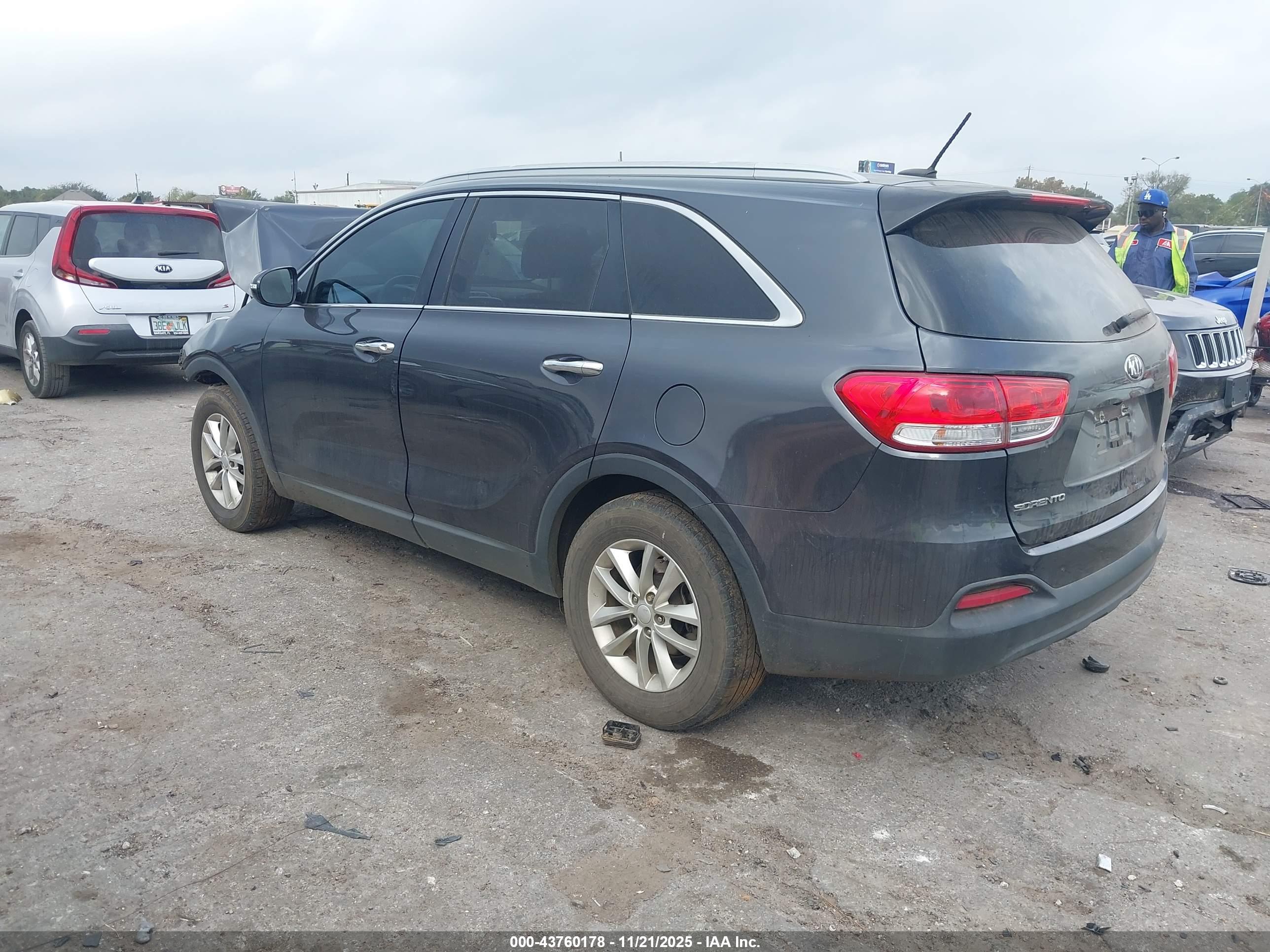 KIA SORENTO image 3