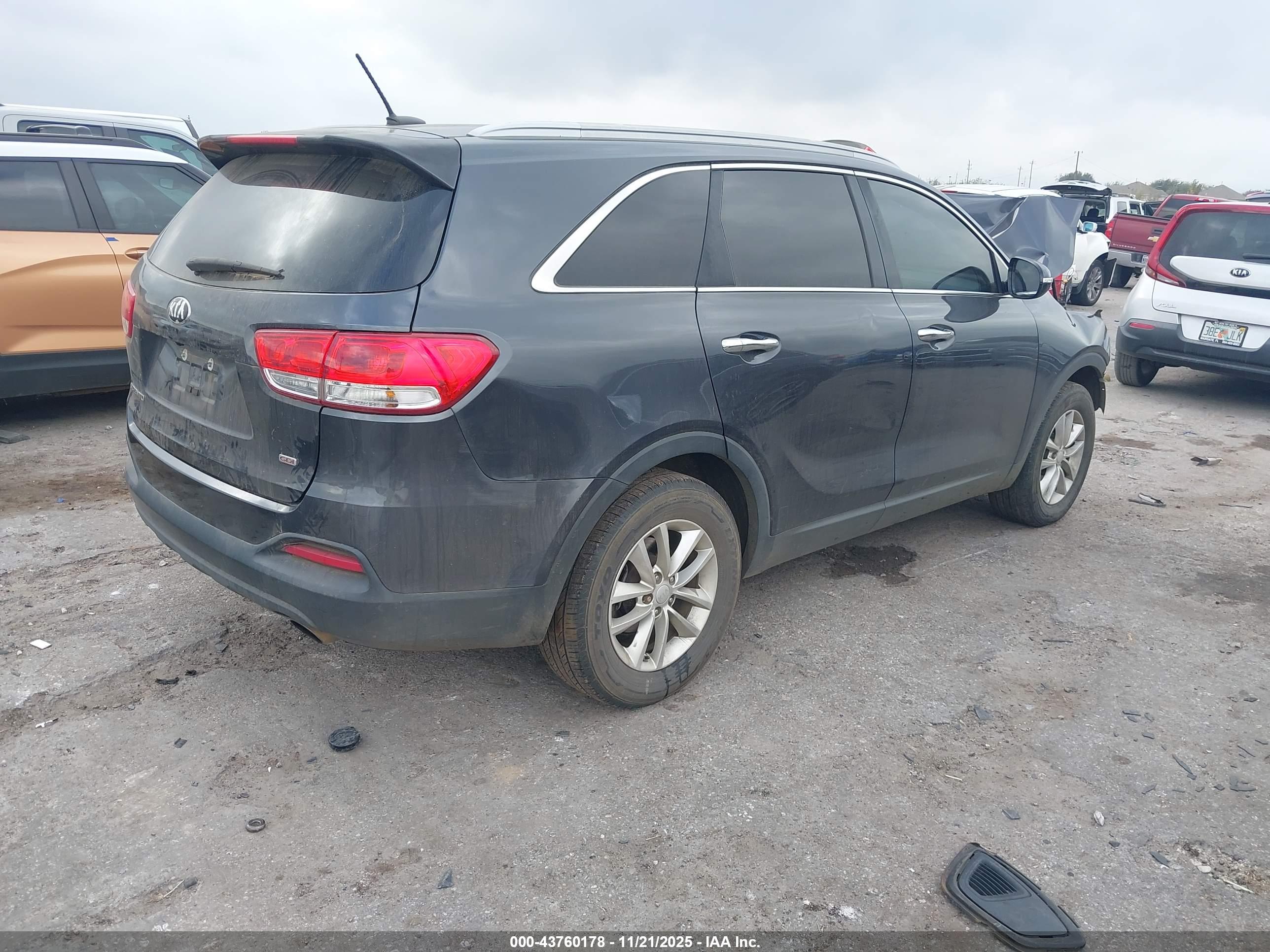 KIA SORENTO image 4