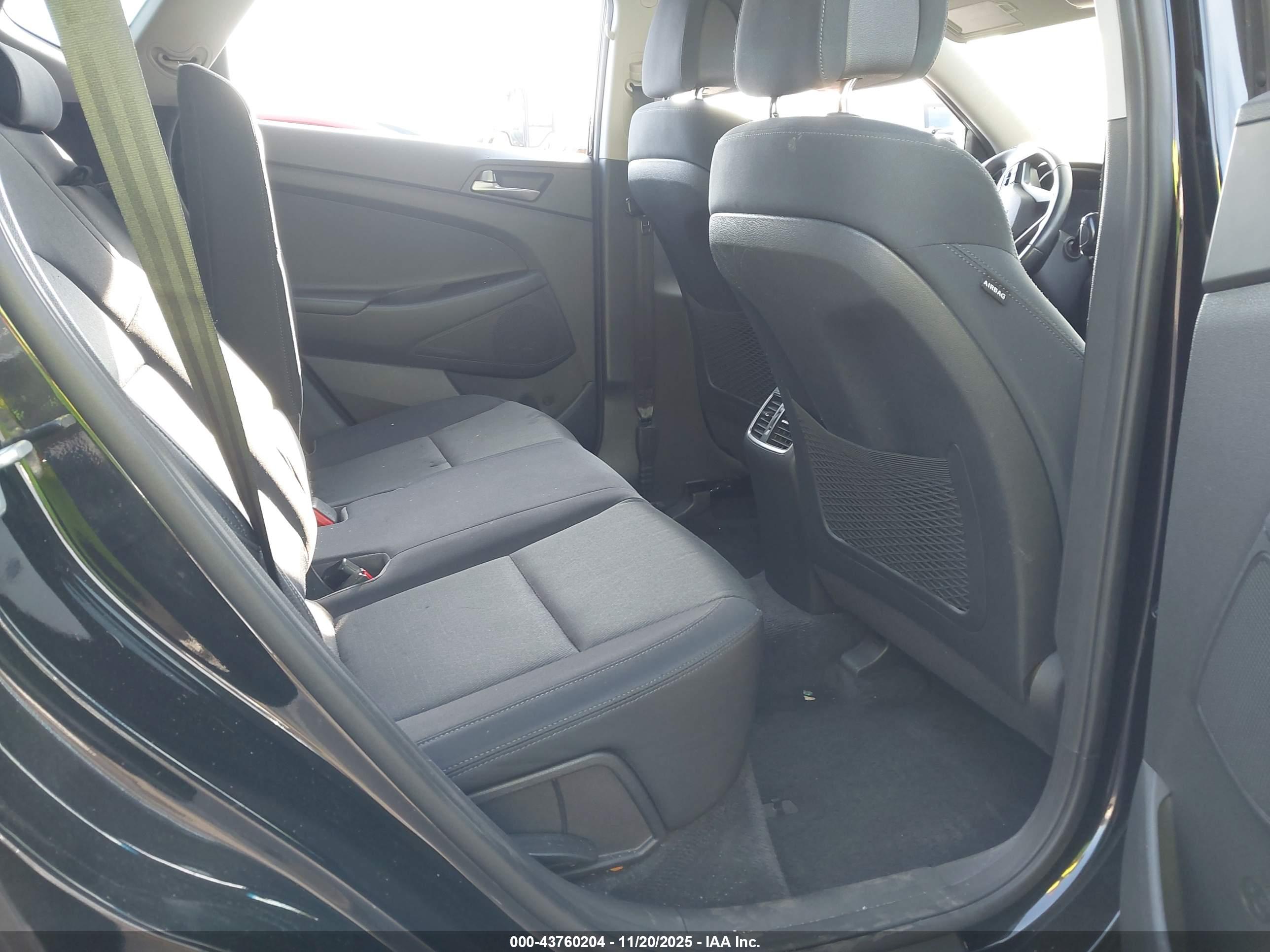 HYUNDAI TUCSON image 8