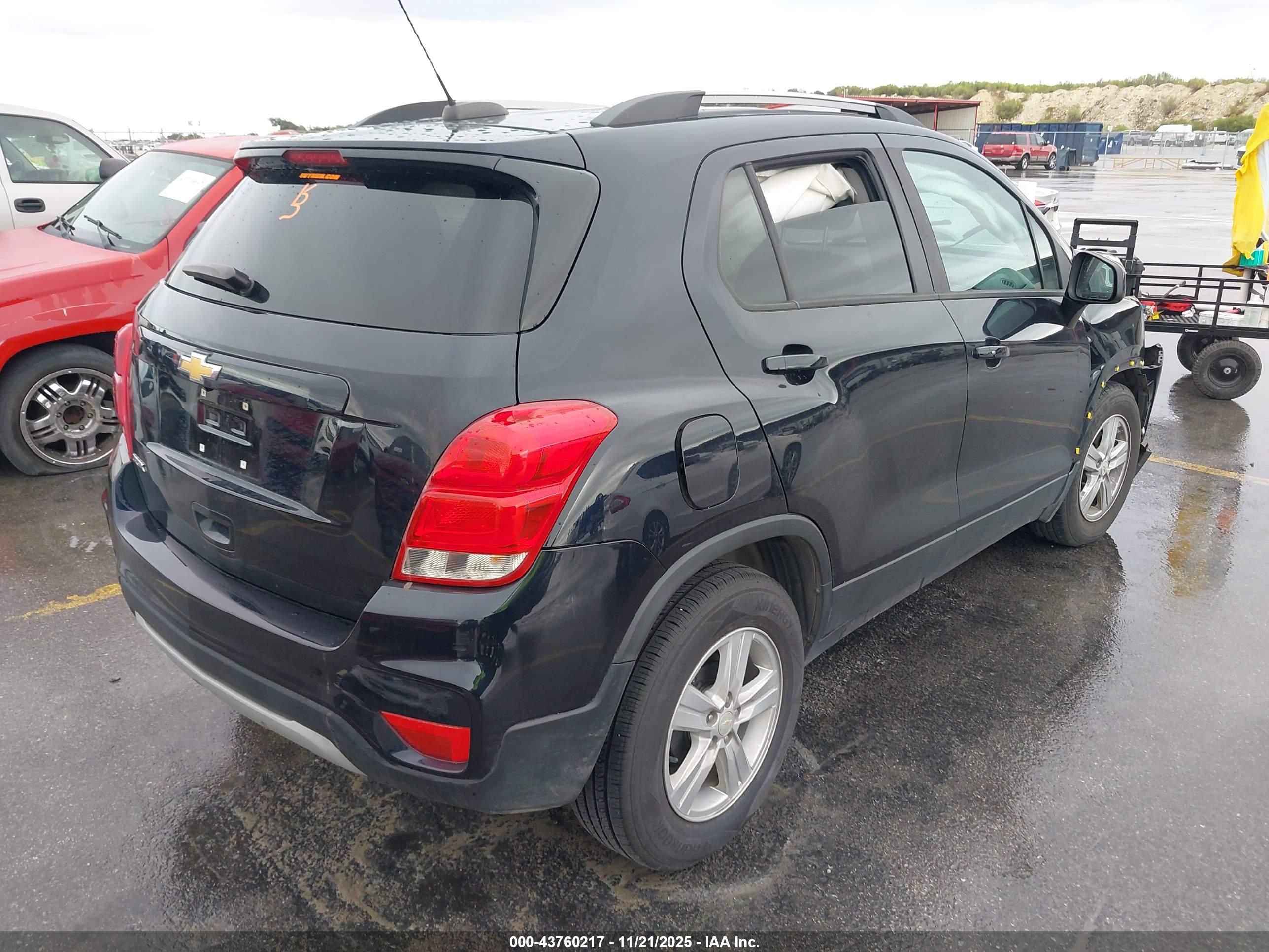CHEVROLET TRAX image 4
