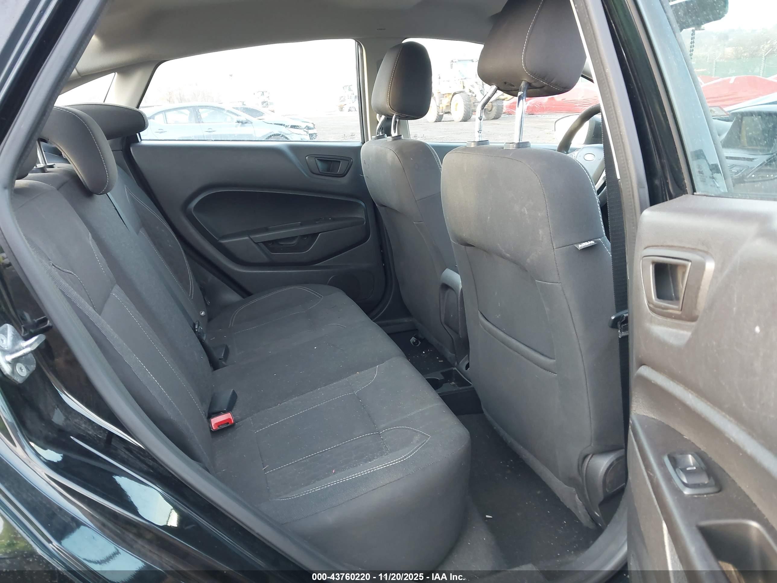 FORD FIESTA image 8