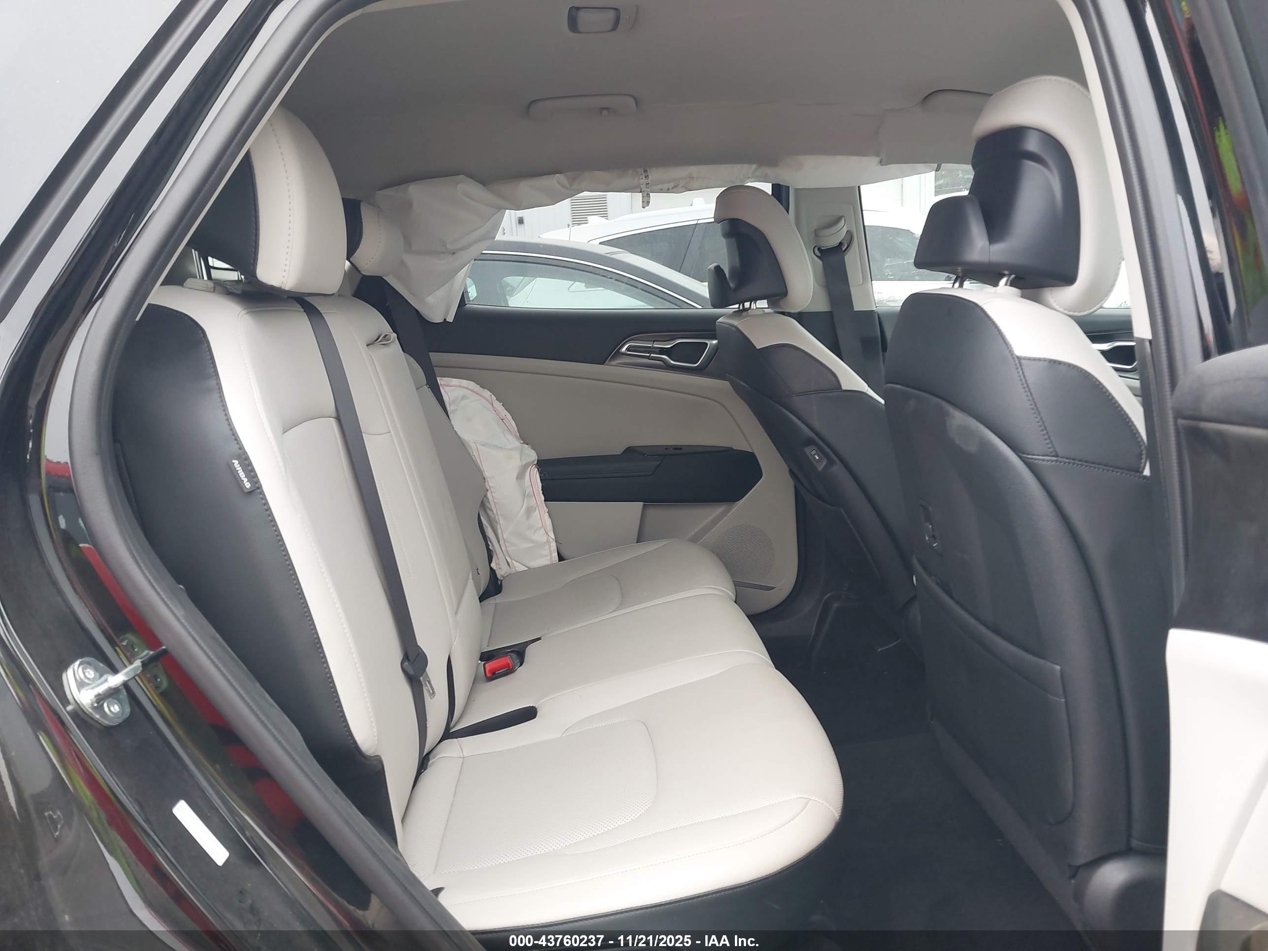 KIA SPORTAGE image 8