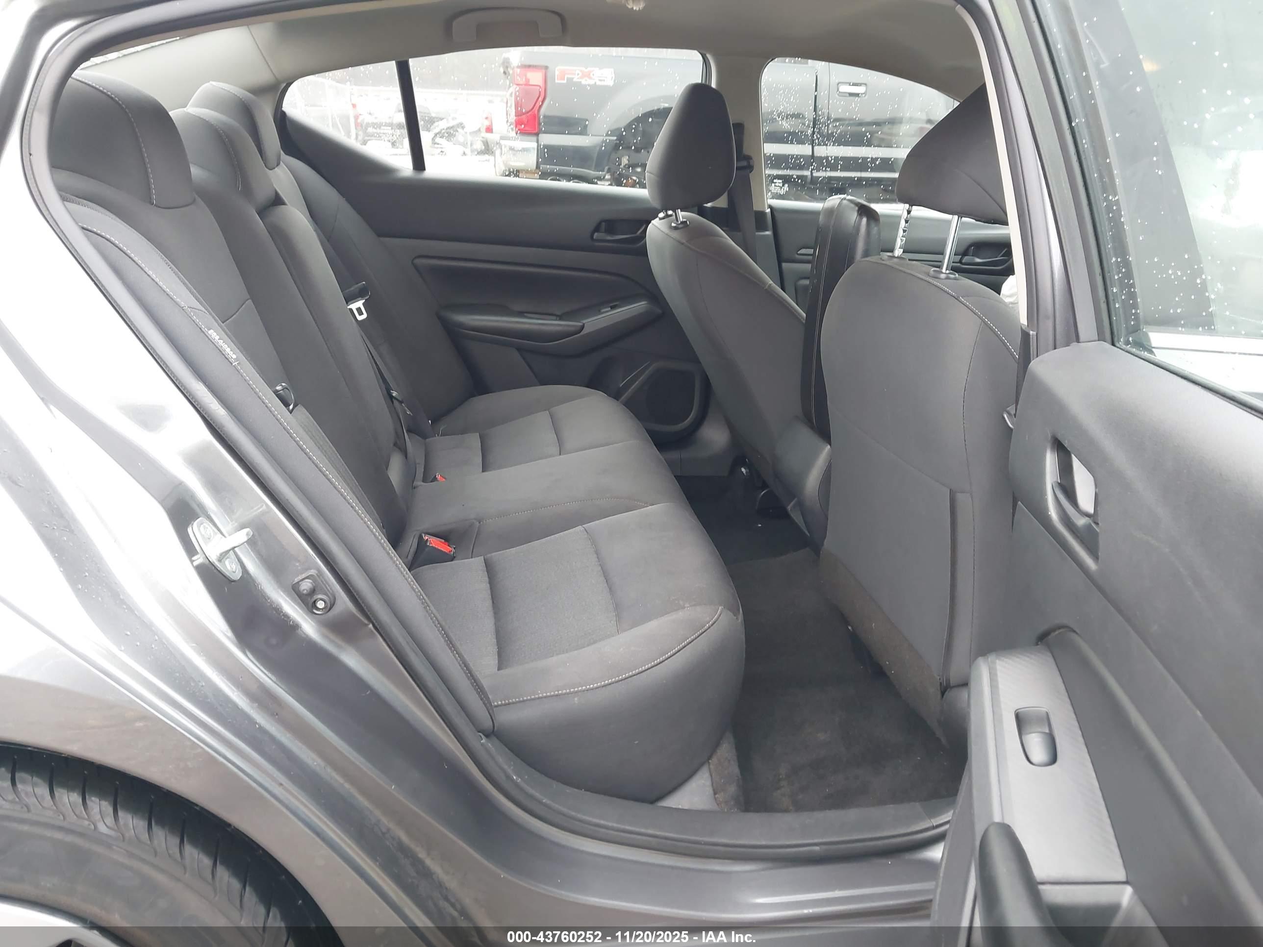 NISSAN ALTIMA image 8
