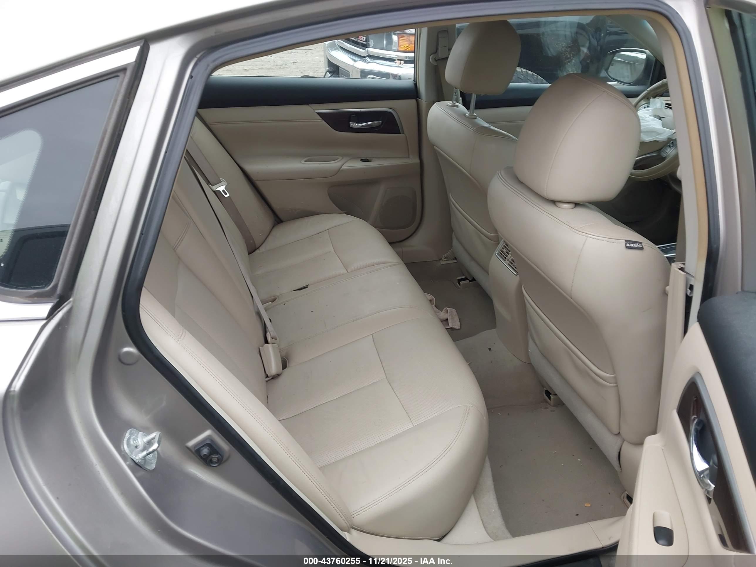 NISSAN ALTIMA image 8