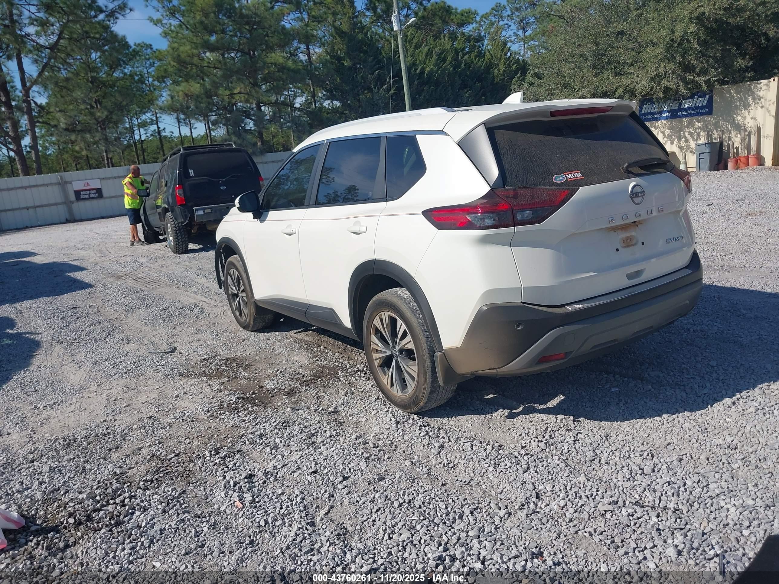 NISSAN ROGUE image 3