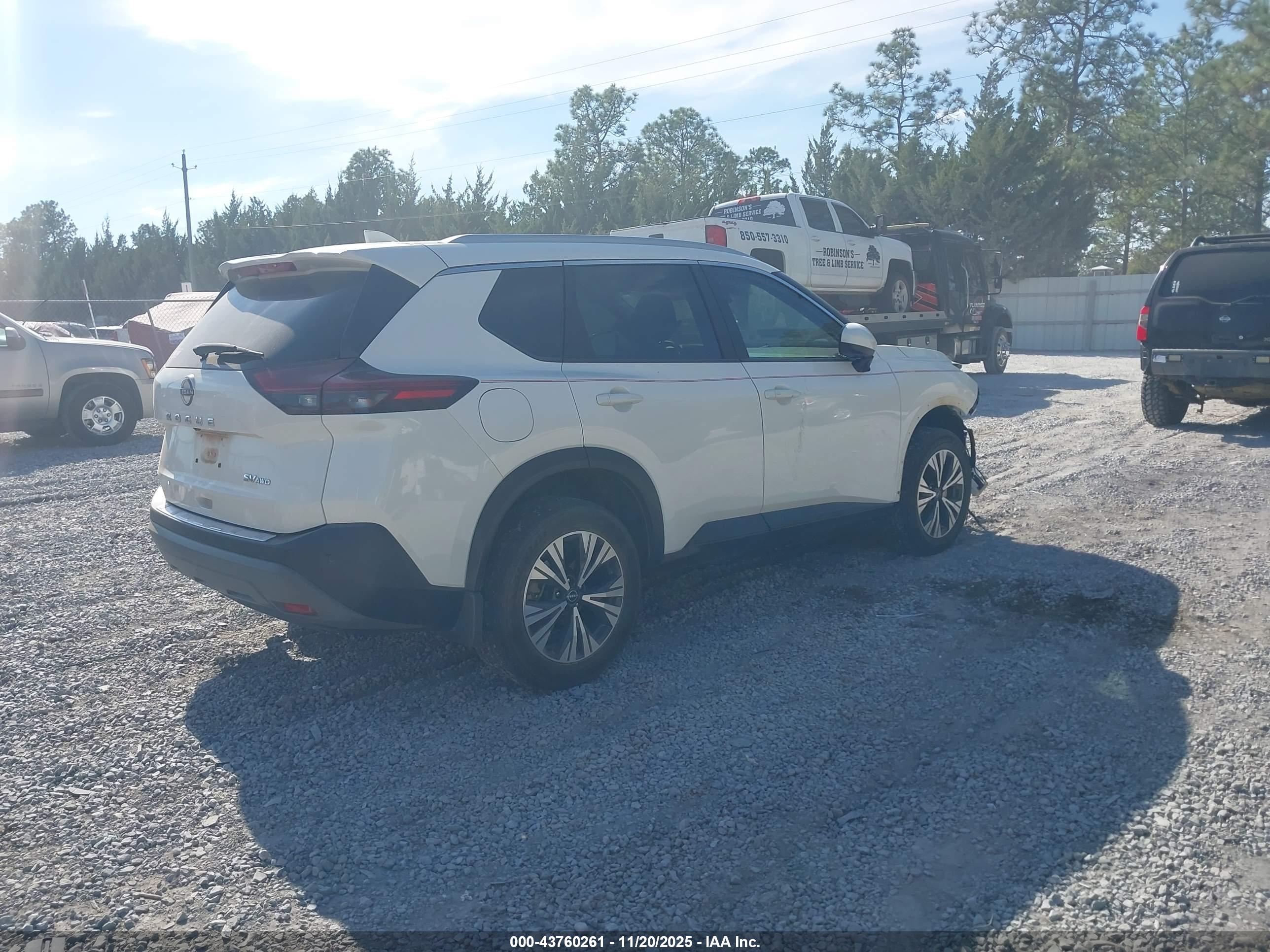 NISSAN ROGUE image 4