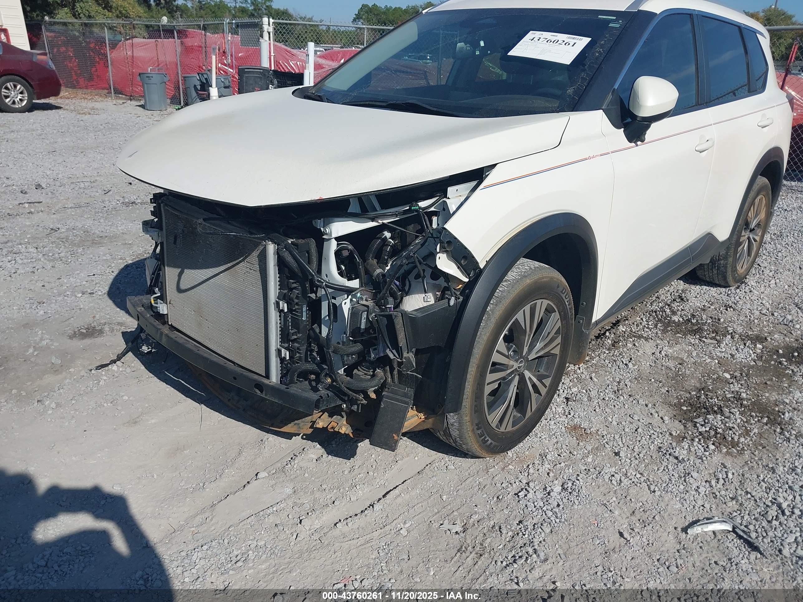 NISSAN ROGUE image 6