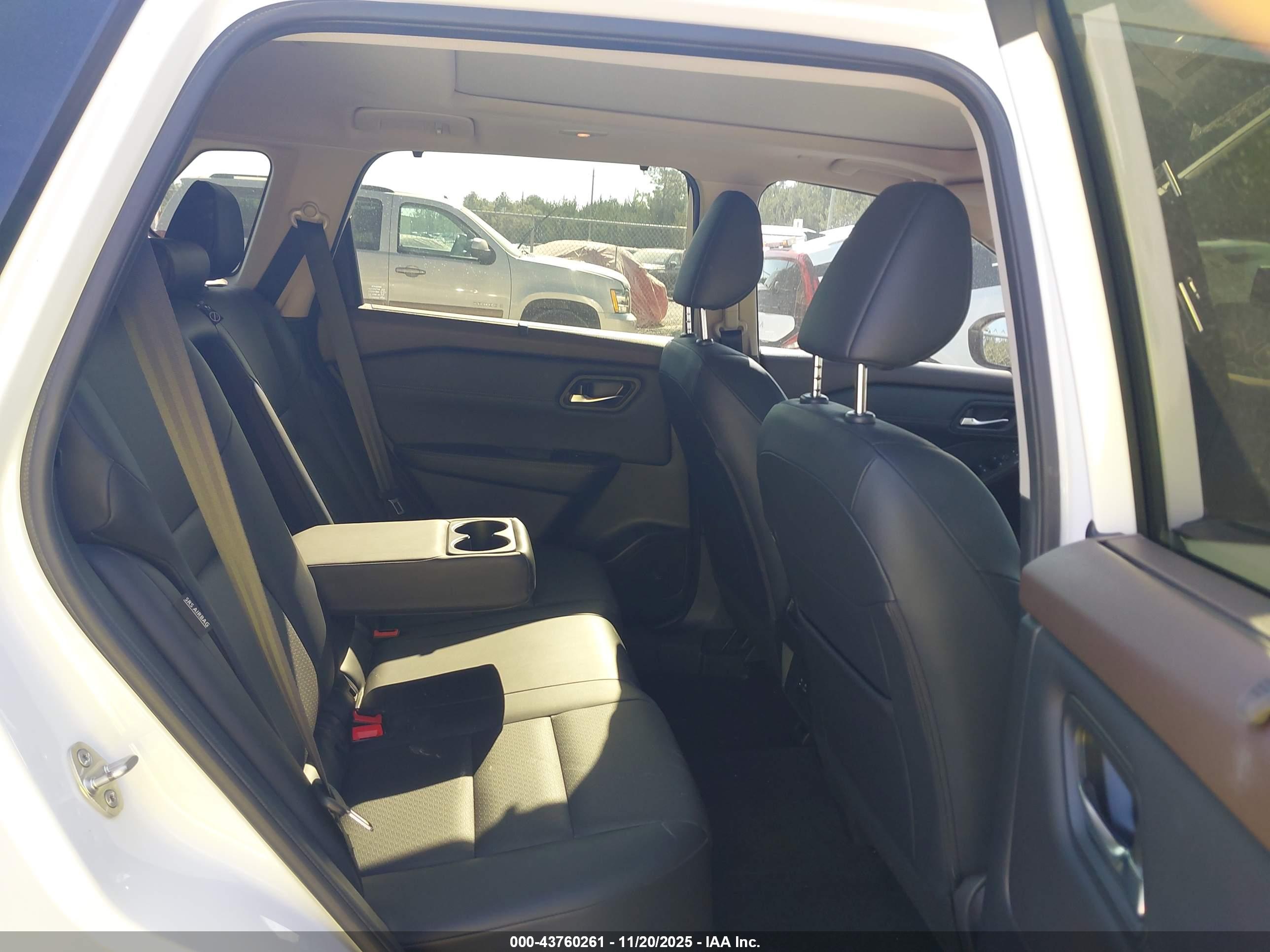 NISSAN ROGUE image 8