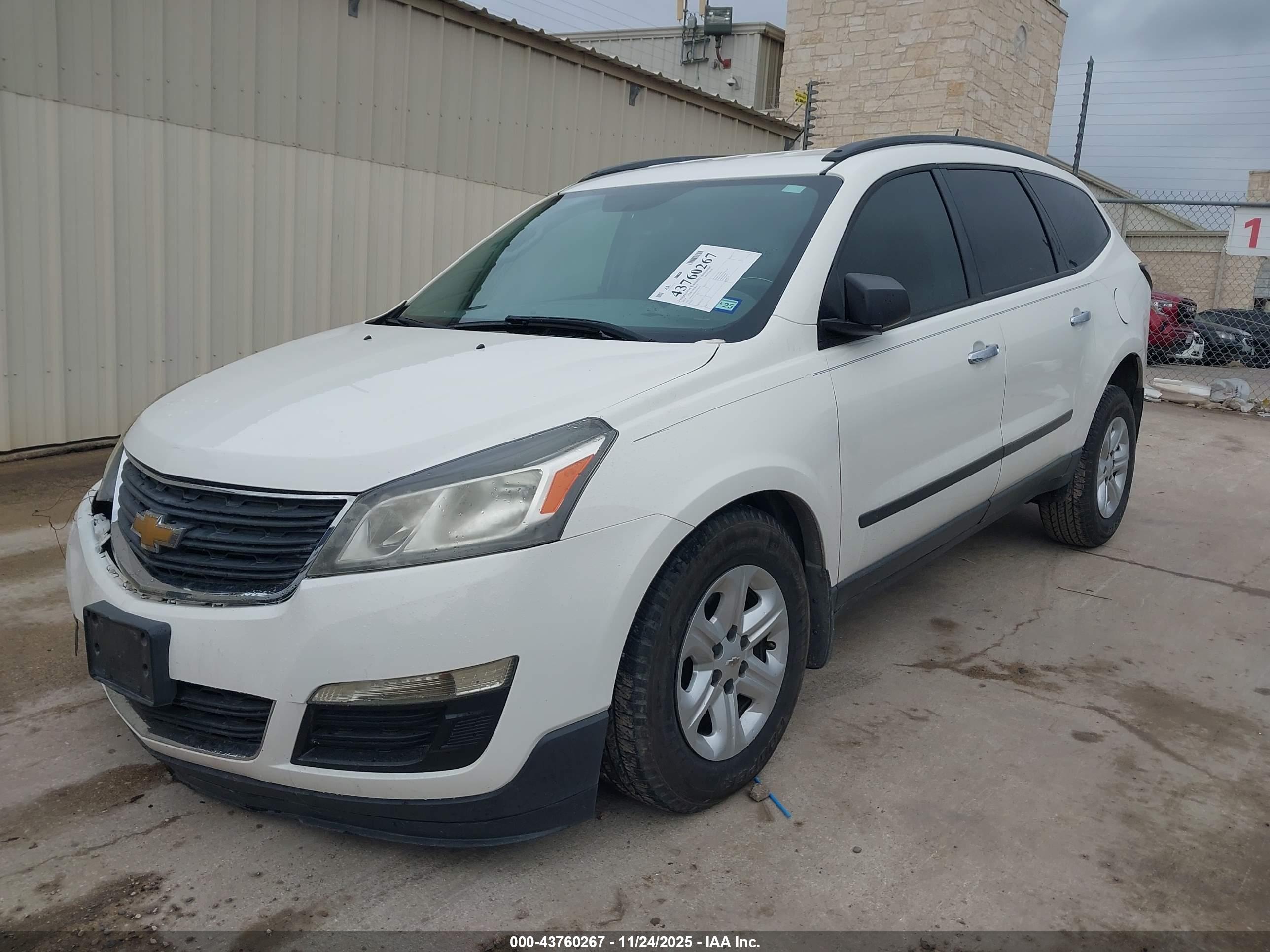 CHEVROLET TRAVERSE image 2
