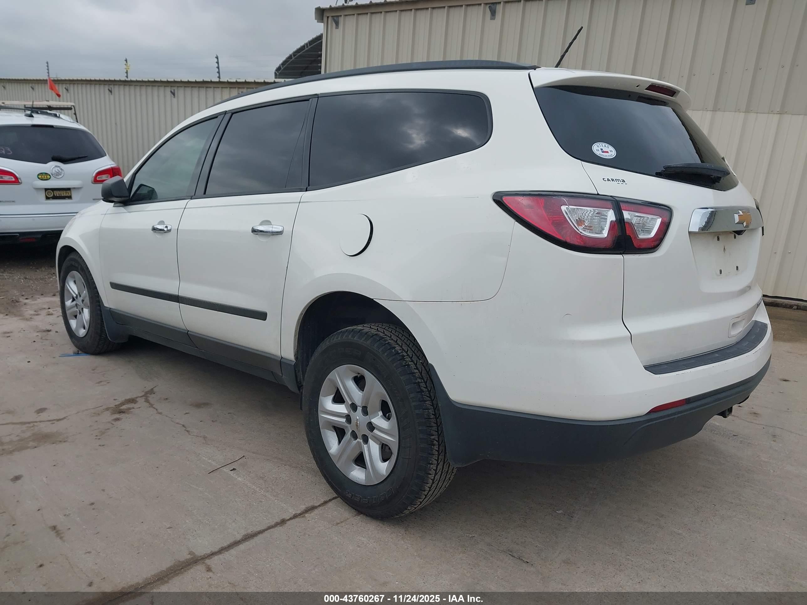 CHEVROLET TRAVERSE image 3