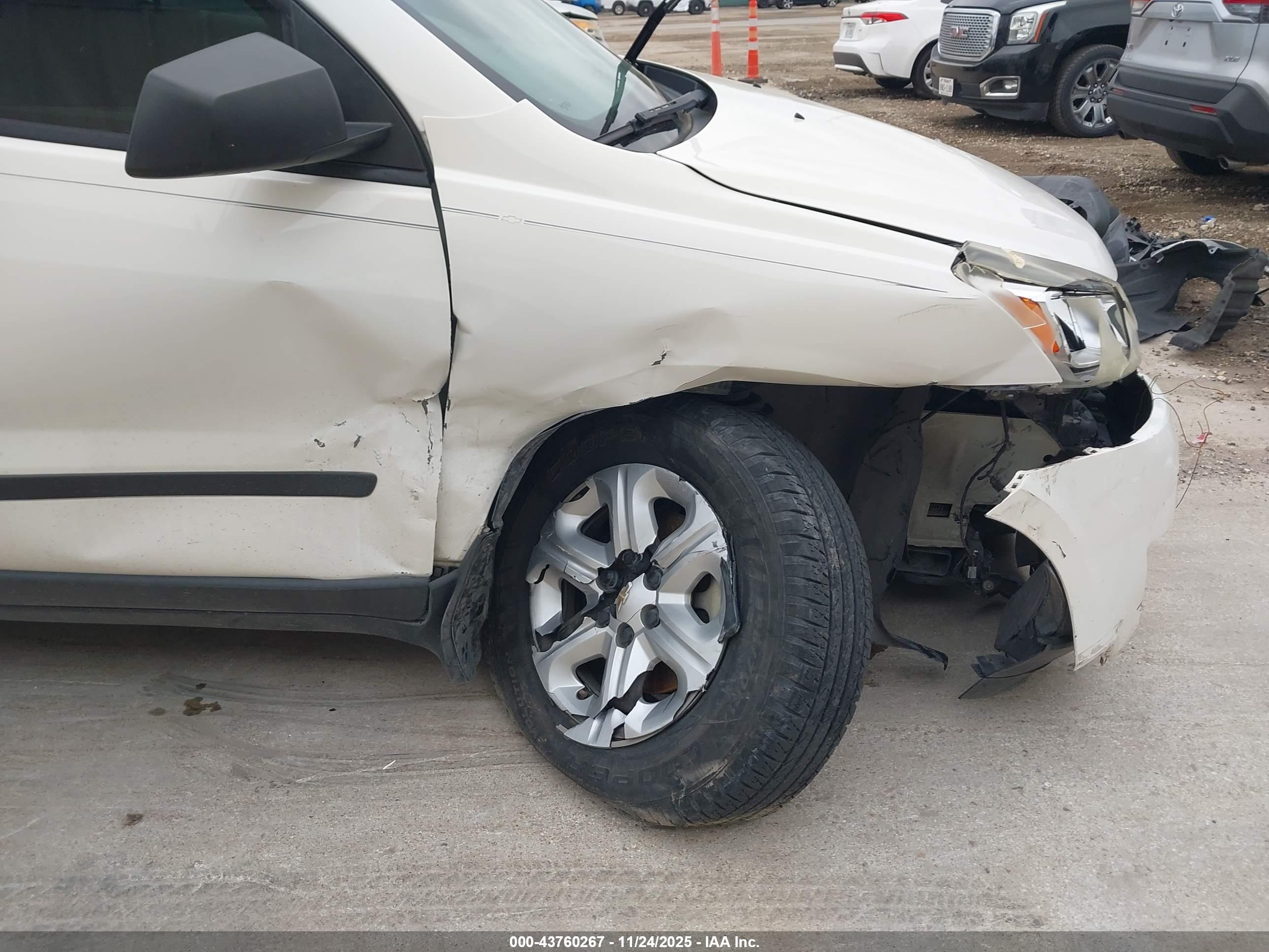 CHEVROLET TRAVERSE image 6