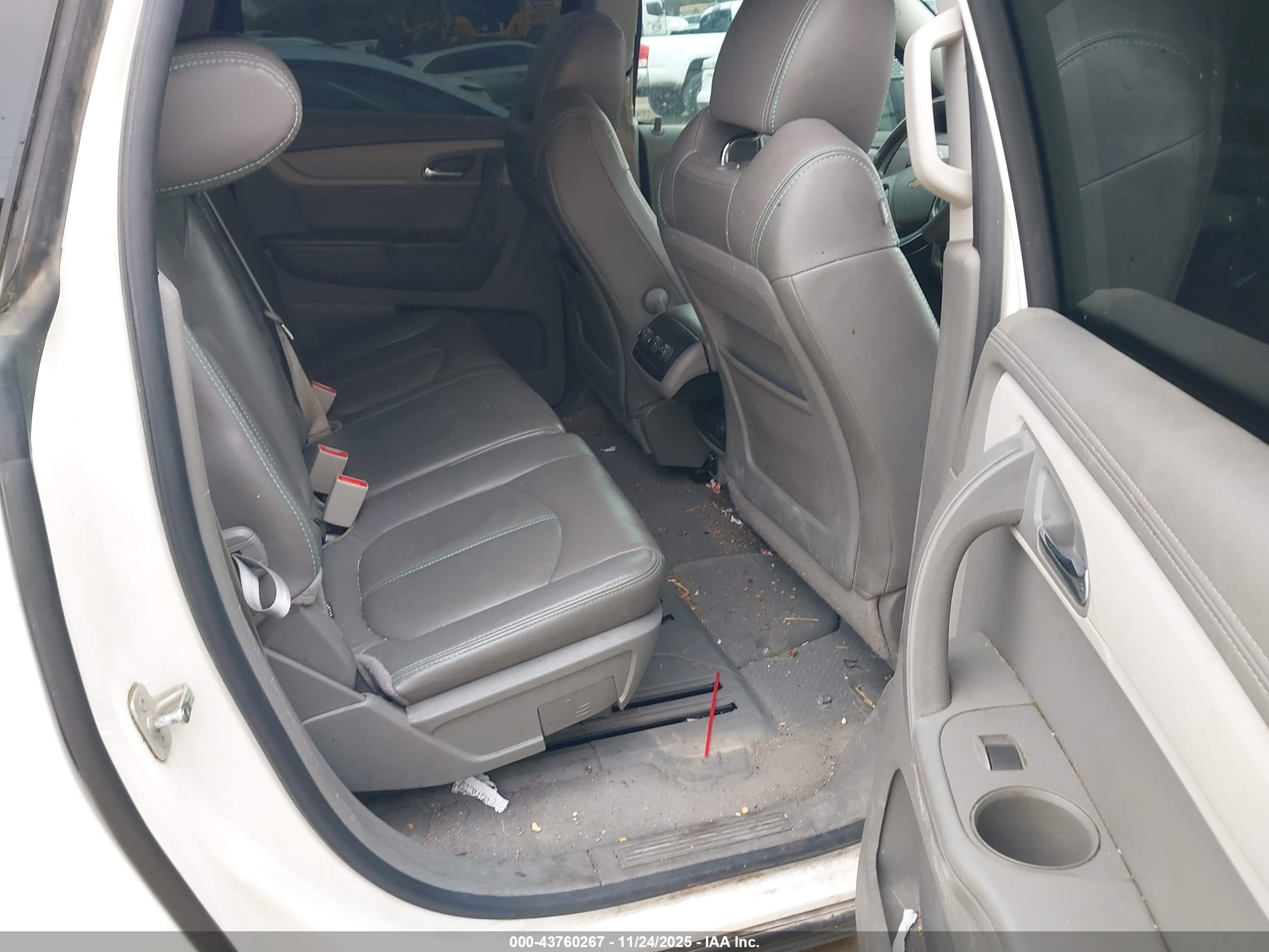 CHEVROLET TRAVERSE image 8