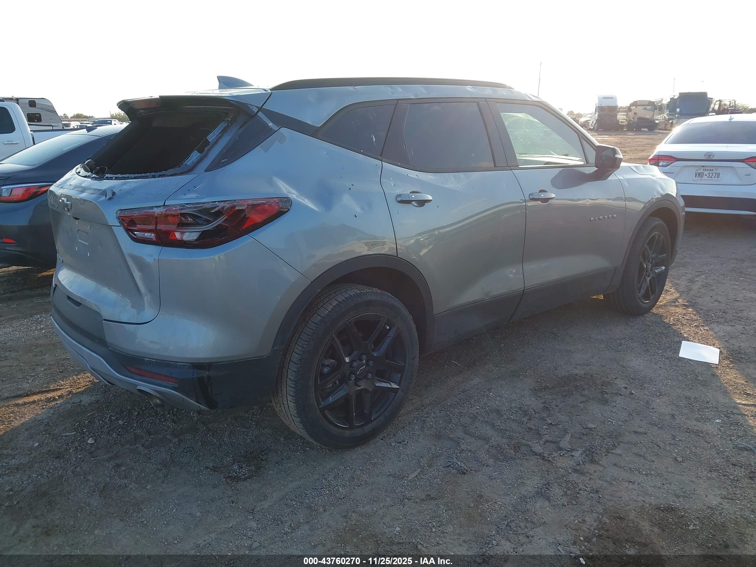 CHEVROLET BLAZER image 4