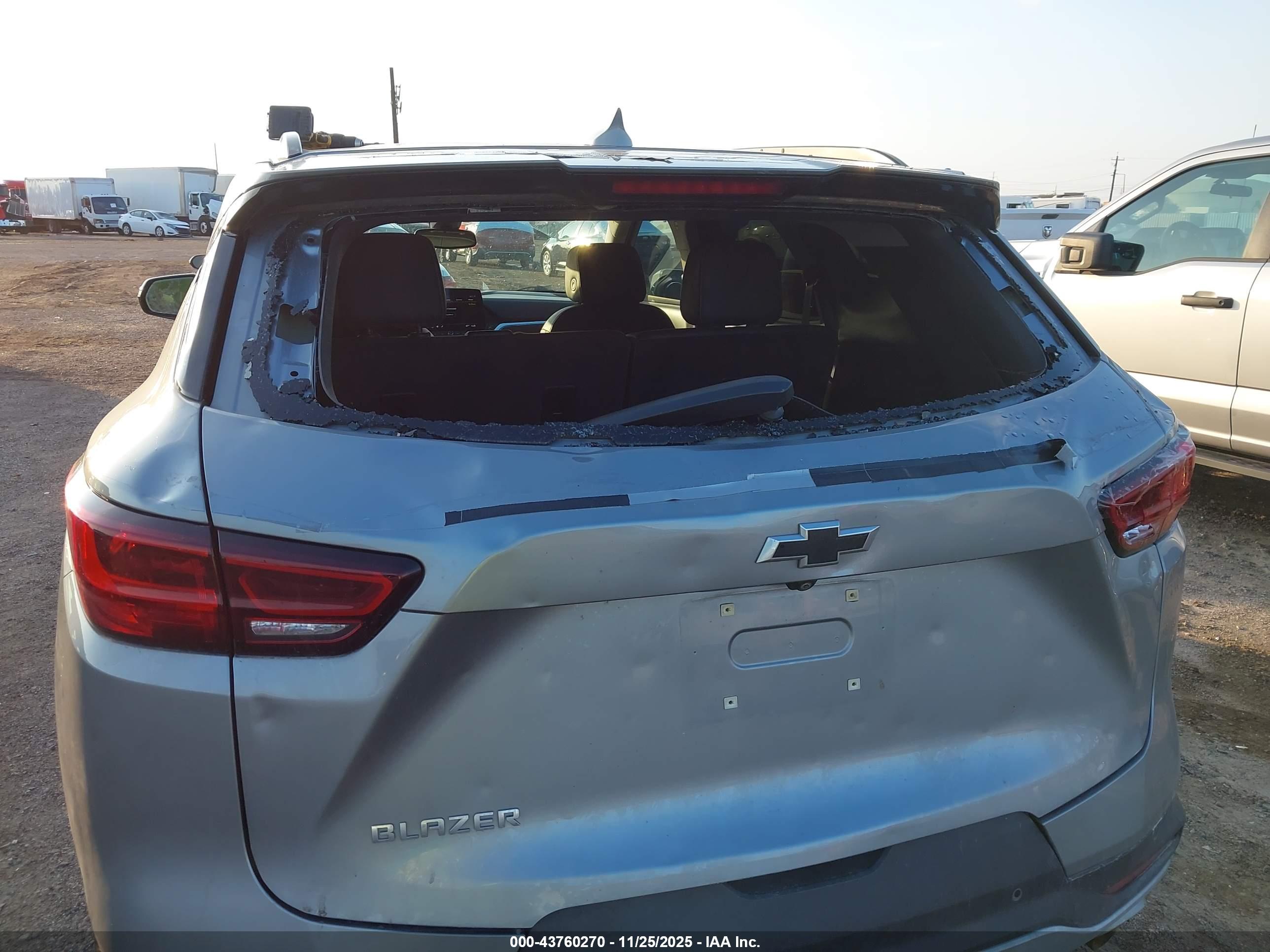 CHEVROLET BLAZER image 6