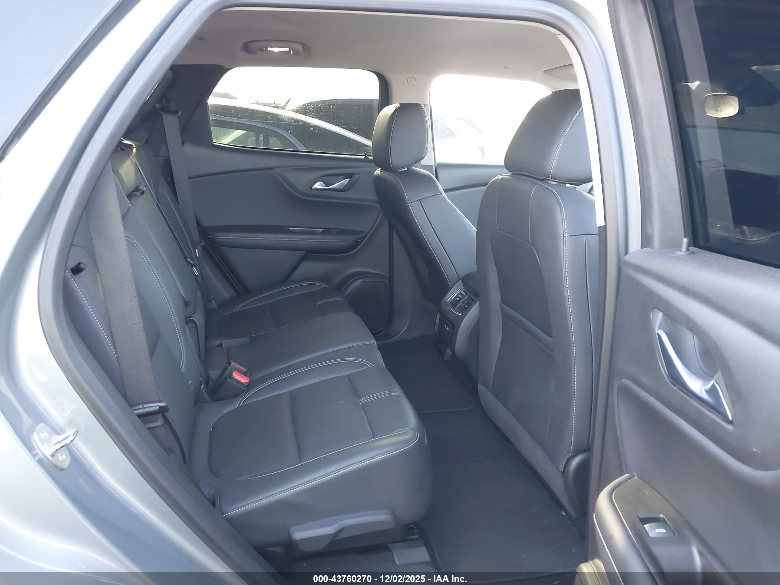 CHEVROLET BLAZER image 8