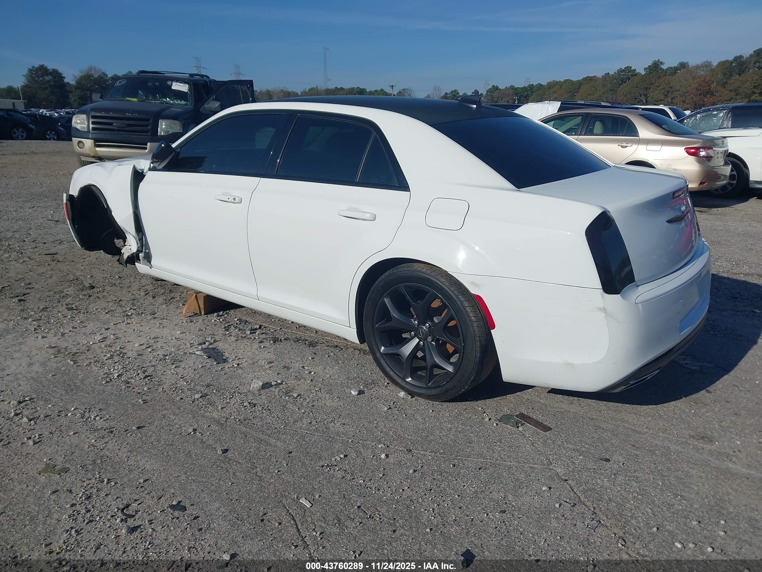 CHRYSLER 300 image 3
