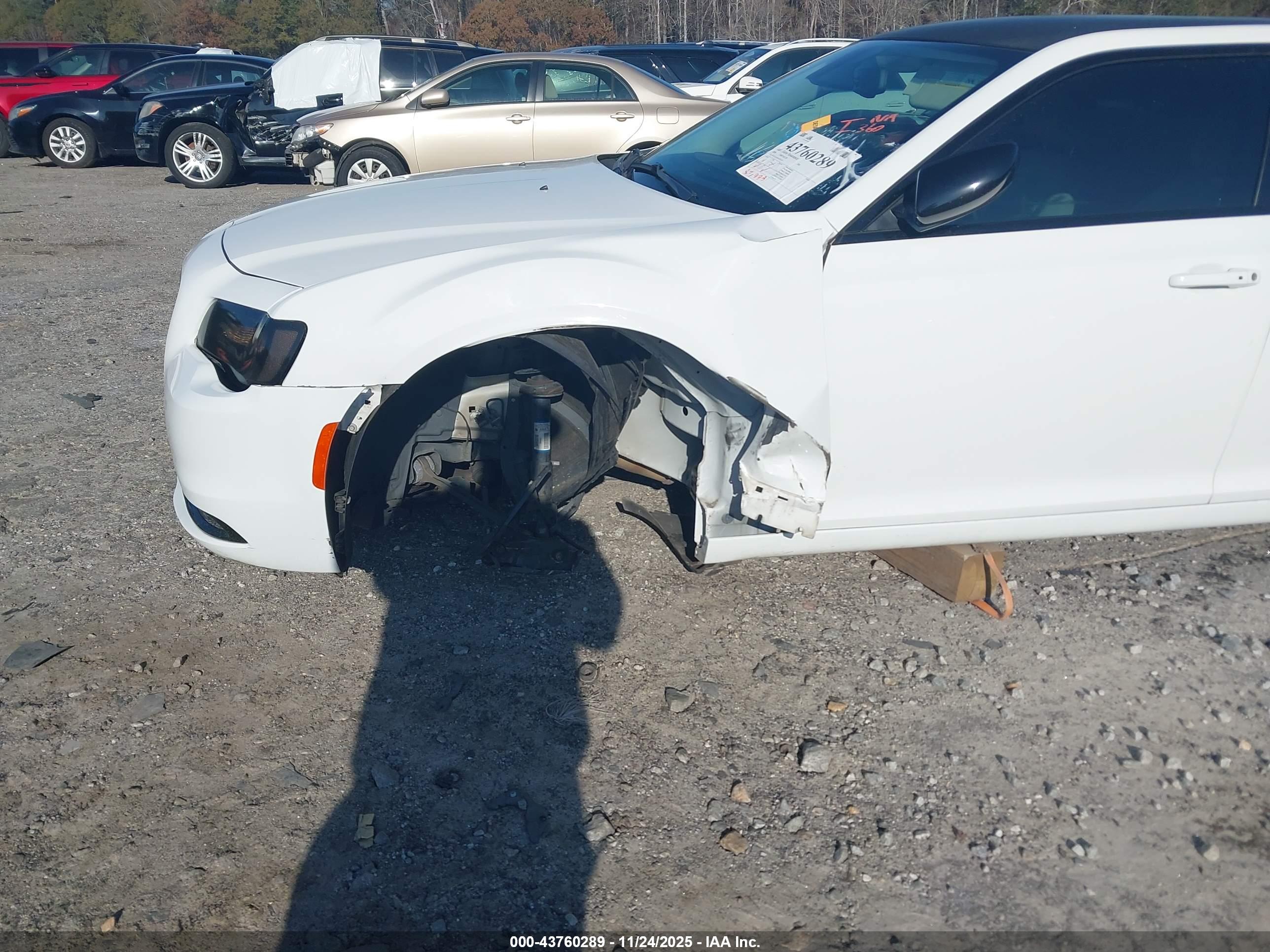 CHRYSLER 300 image 6